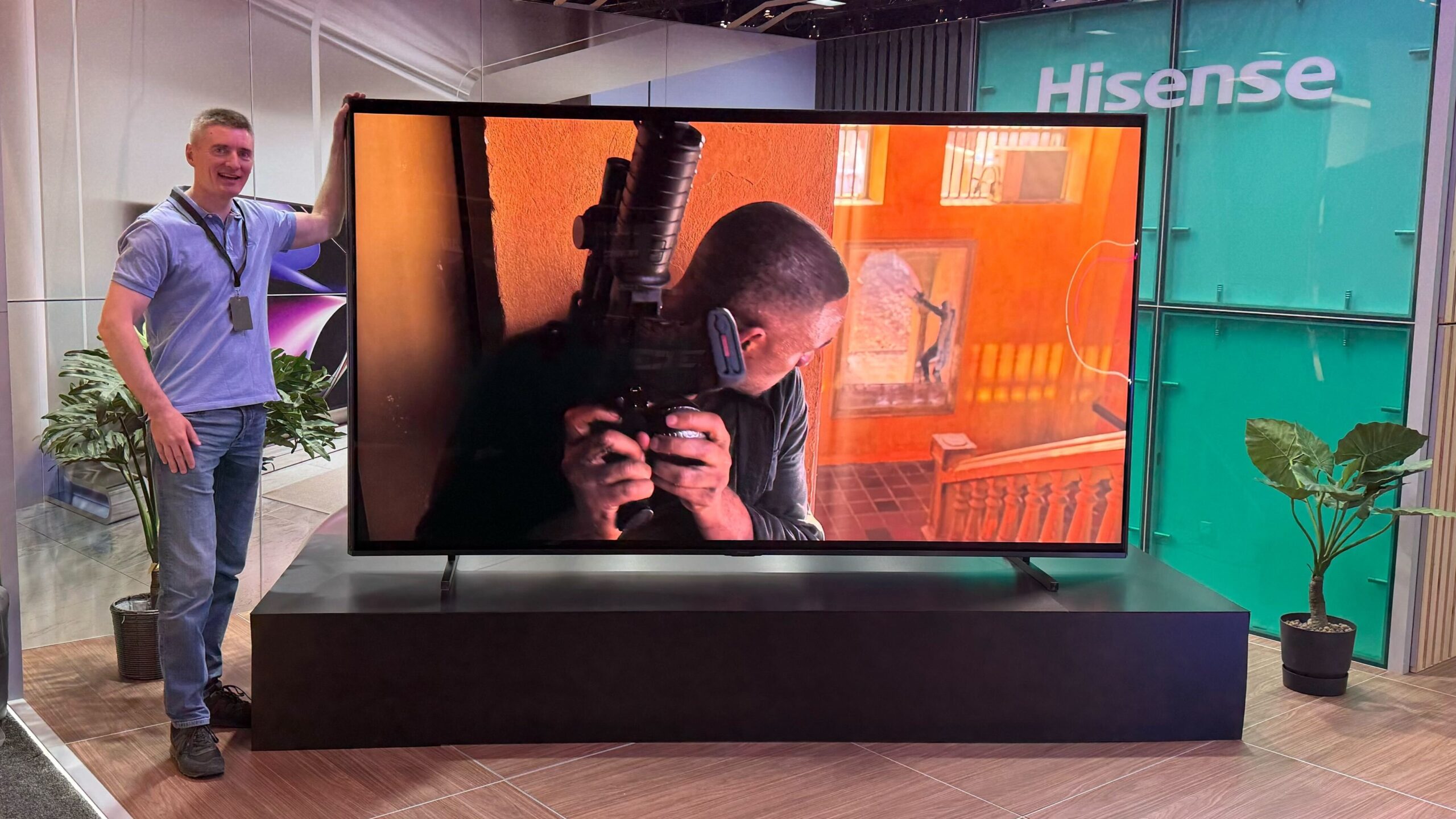 Hisense debuterer i Elgiganten - med TV på op til 116 tommer 5 Hisense 116UX 2 scaled