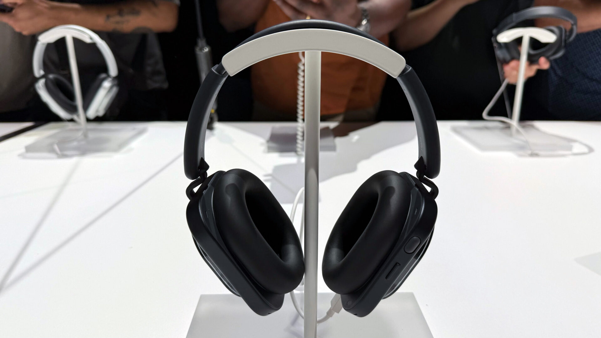 Nothing Headphone (1) er over-ear ANC-hovedtelefoner