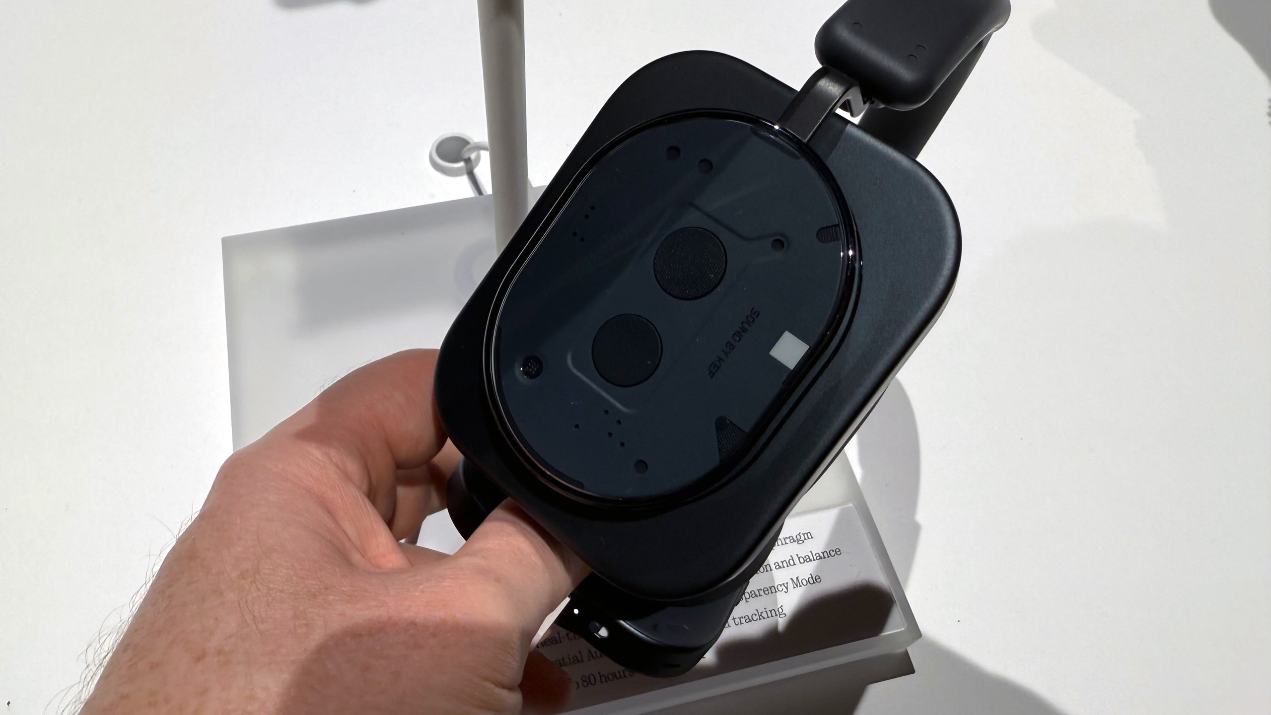 Nothing Headphone (1) er over-ear ANC-hodetelefoner 3
