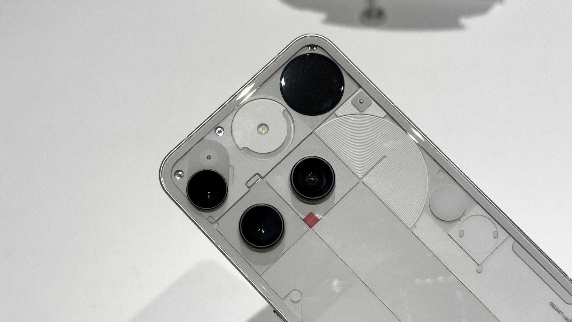 Nothing Phone (3) lansert med Snapdragon 8s Gen 4 og periskopkamera 2 Nothing Phone (3)