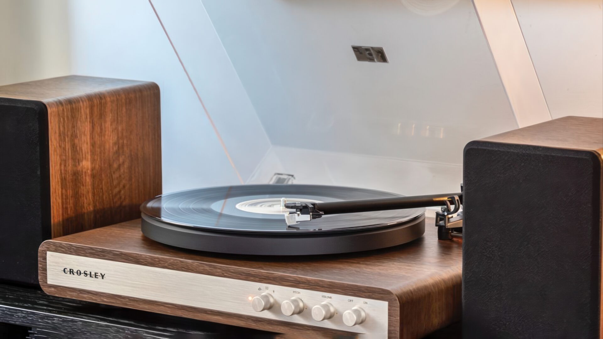 Crosley C65: Vinyl og streaming hånd i hånd