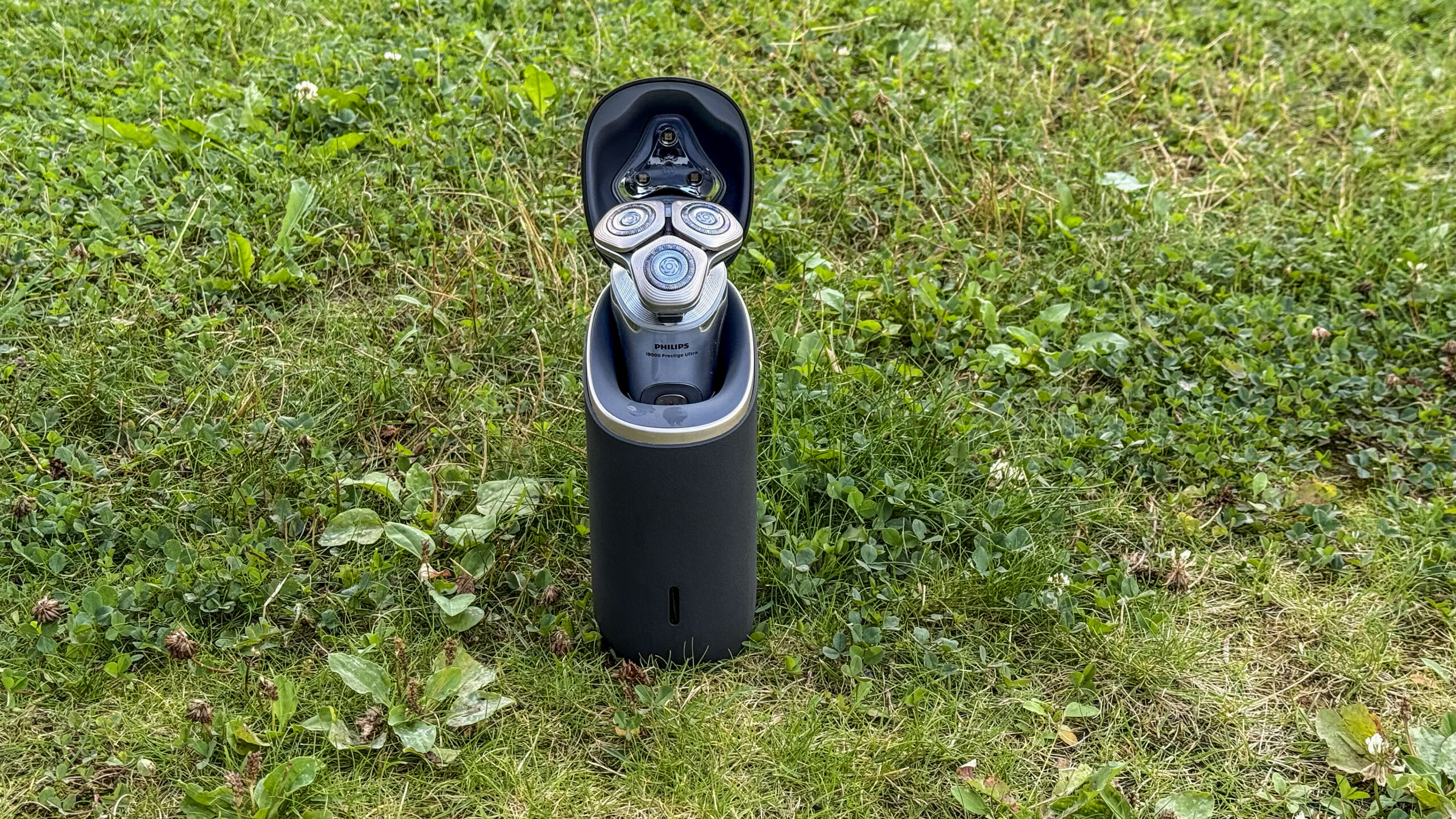 Philips i9000 Prestige Ultra charging case GeirNordby