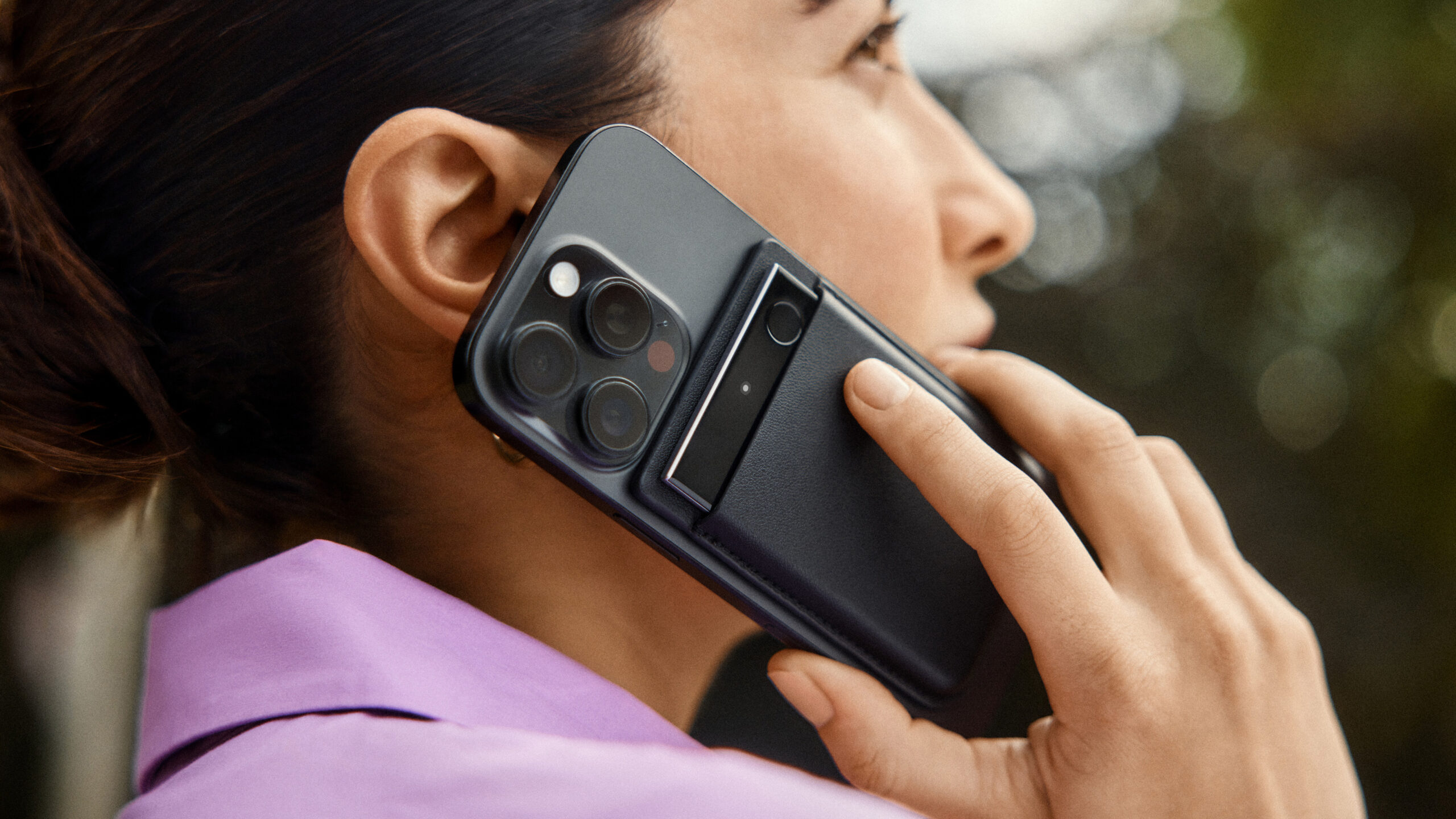 Plaud Note Pro: AI-sekretæren bliver mere kraftfuld og smartere 3 Plaud Note Pro Phone call woman