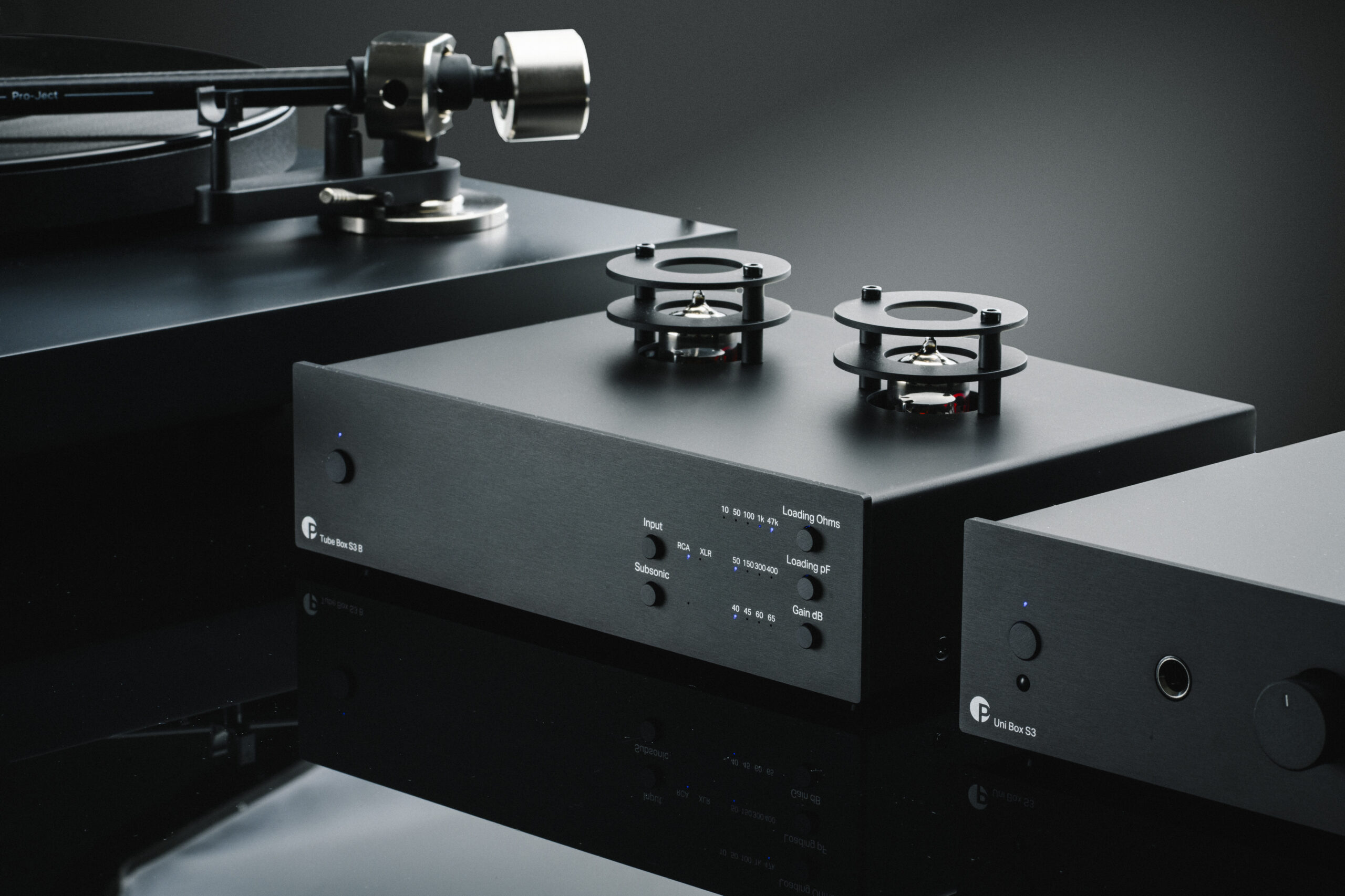 Pro-Ject Tube Box S3 B og Tube Box E 1 Tube Box S3 B lifestyle 2 scaled