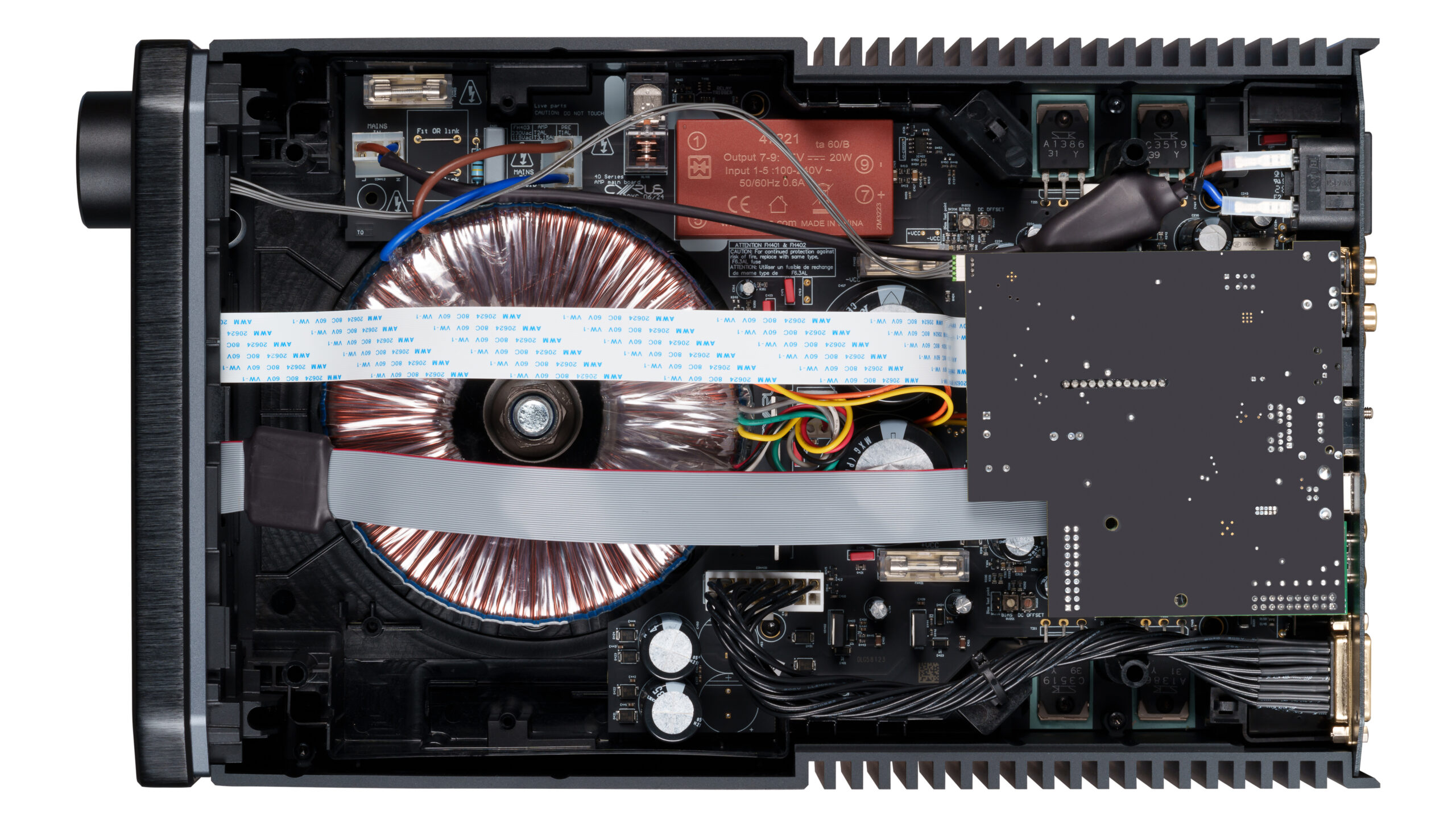 Cyrus 40 AMP Interior