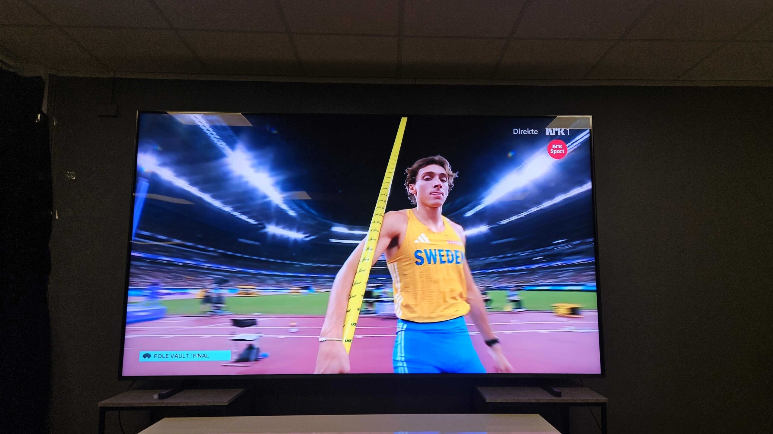 Hisense 116UXQ Armand Duplantis Tokyo scaled