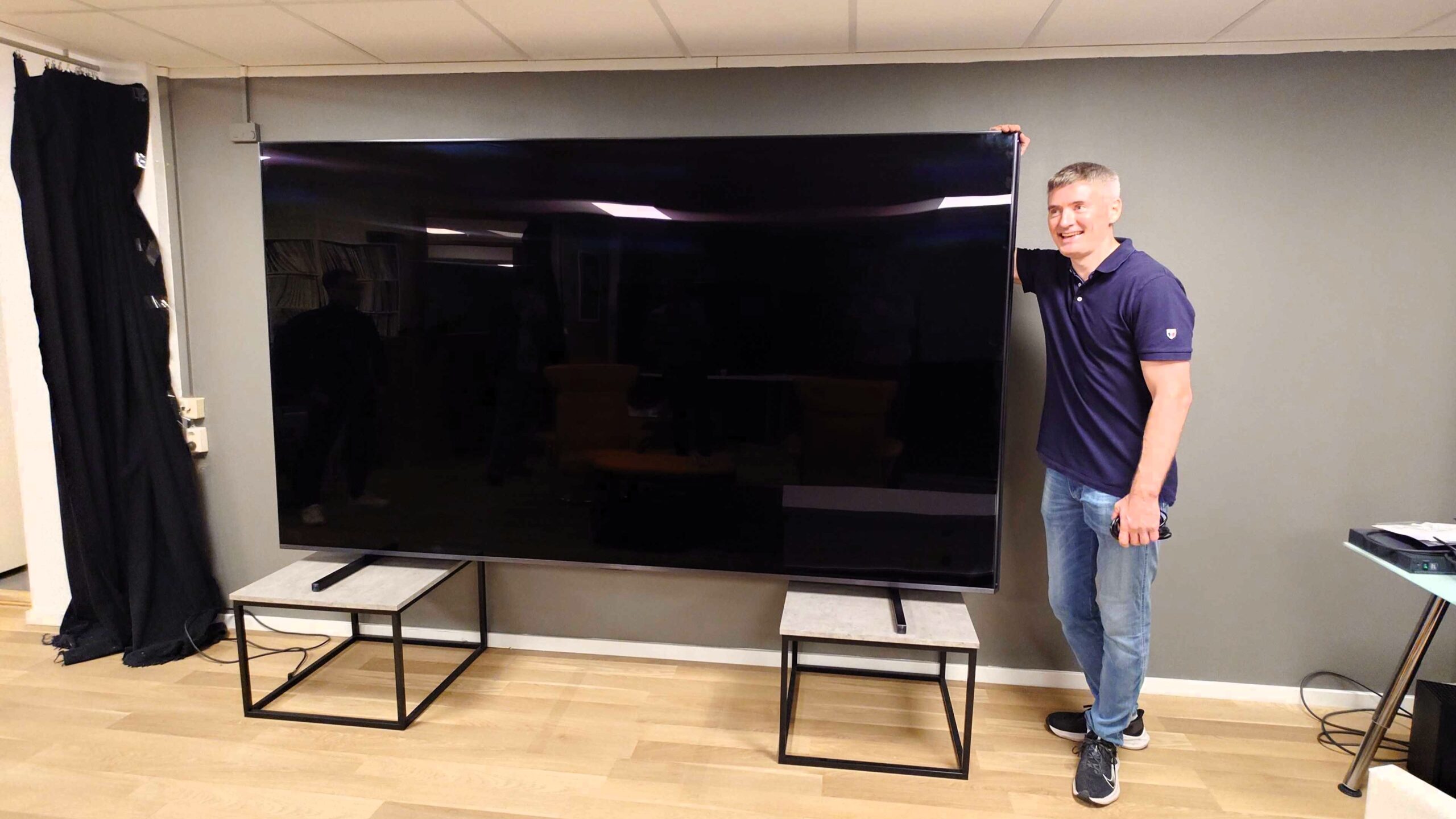 Hisense 116UXQ Audun scaled