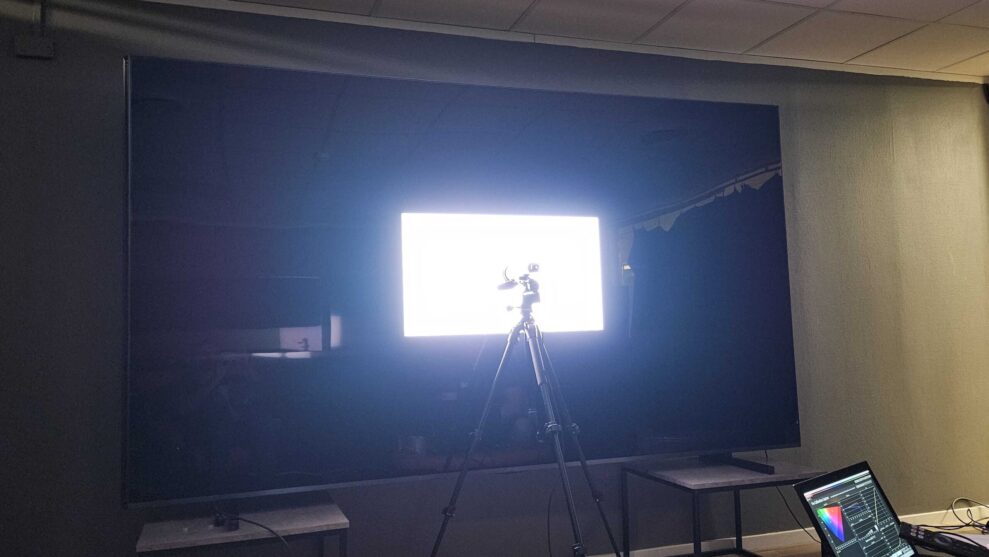 Hisense 116UXQ brightness