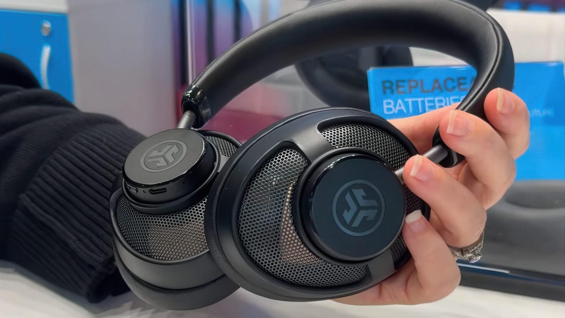 IFA 2025: JBuds Open er helt åbne trådløse hovedtelefoner