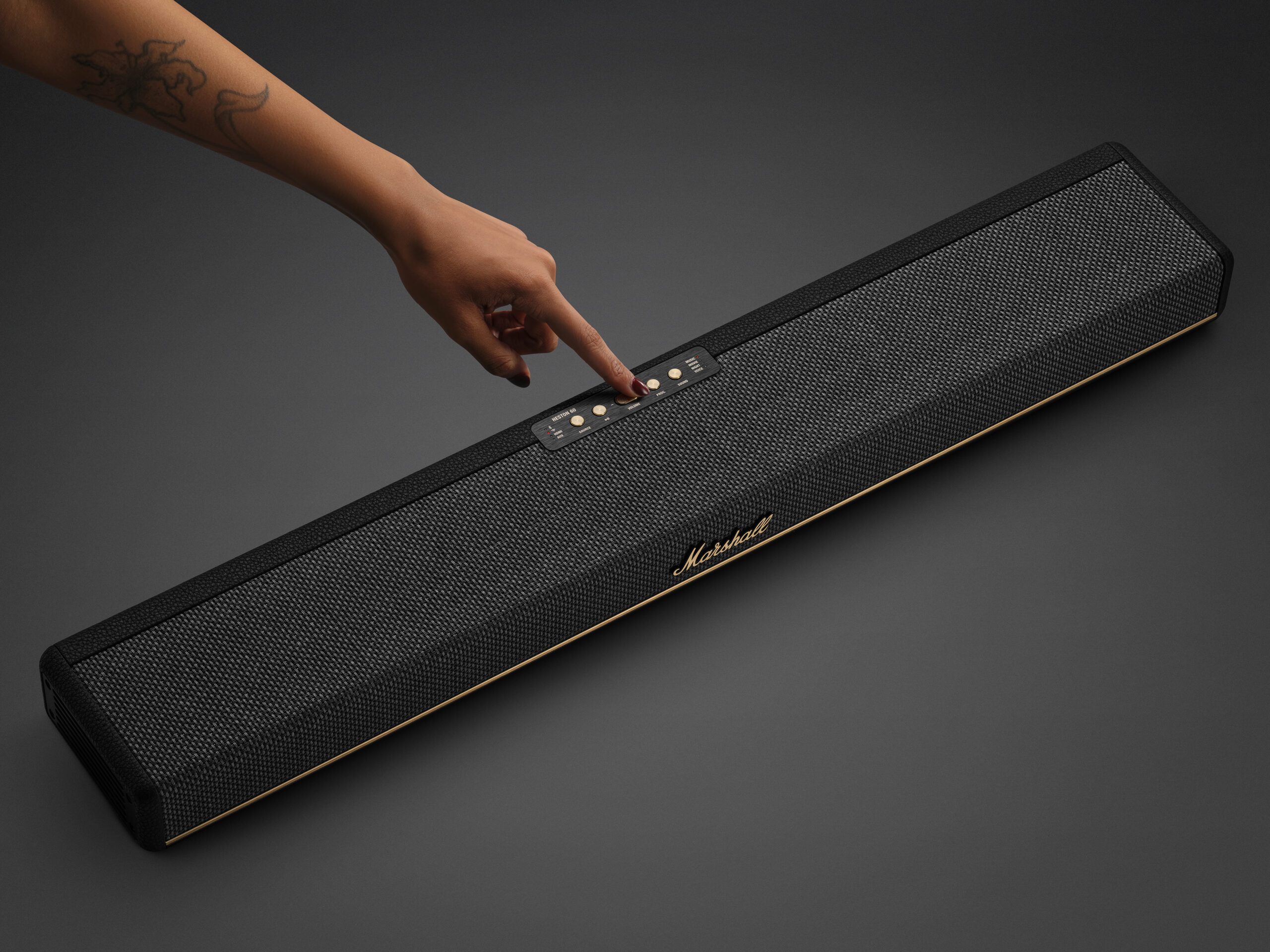 marshall heston 60 black product hand 2 flat bg scaled