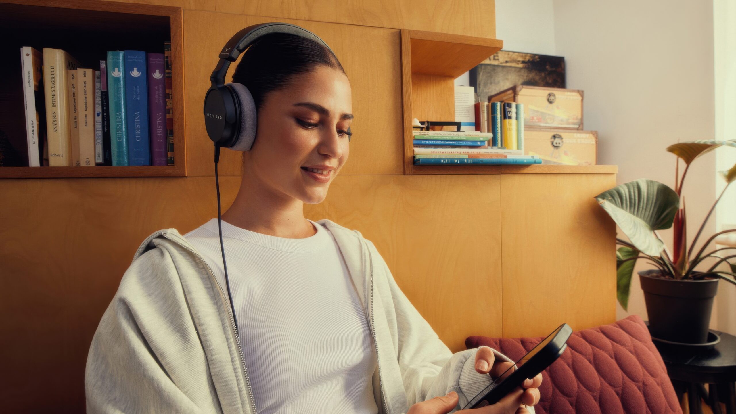 Beyerdynamic DT 270 Pro lifestyle 3