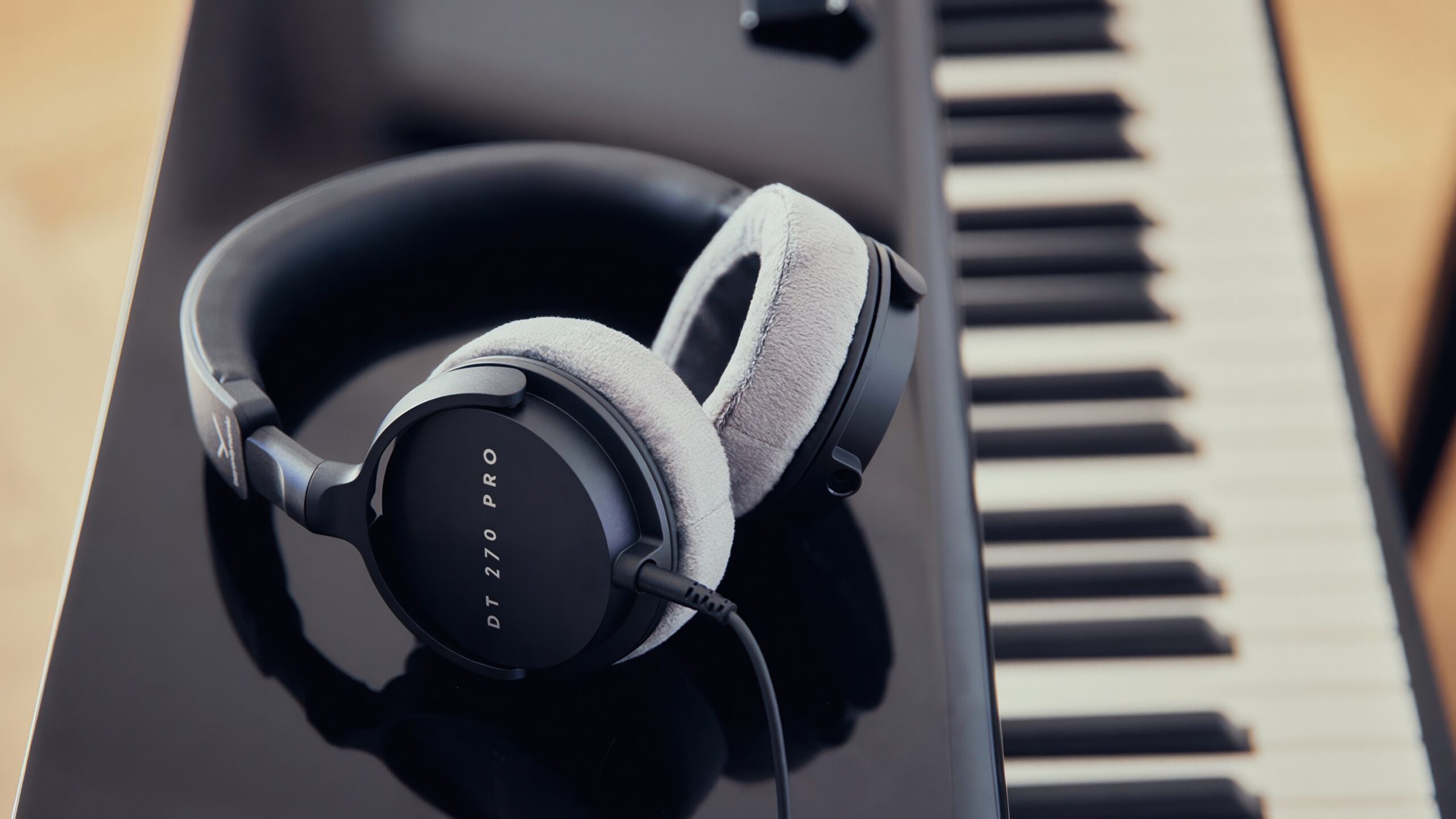 Beyerdynamic DT 270 Pro lifestyle 4