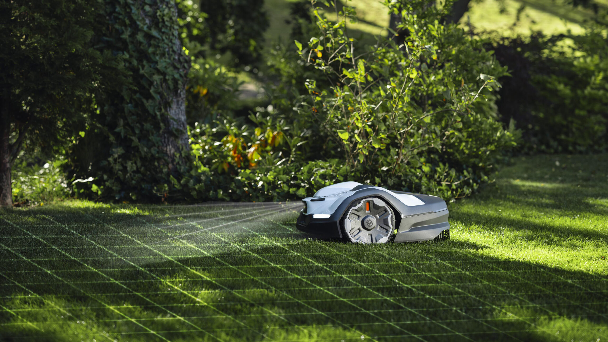 Husqvarna Automower NERA: Robotplæneklipperen ser om natten 2 Husqvarna Automower 405VE 410VE NERA