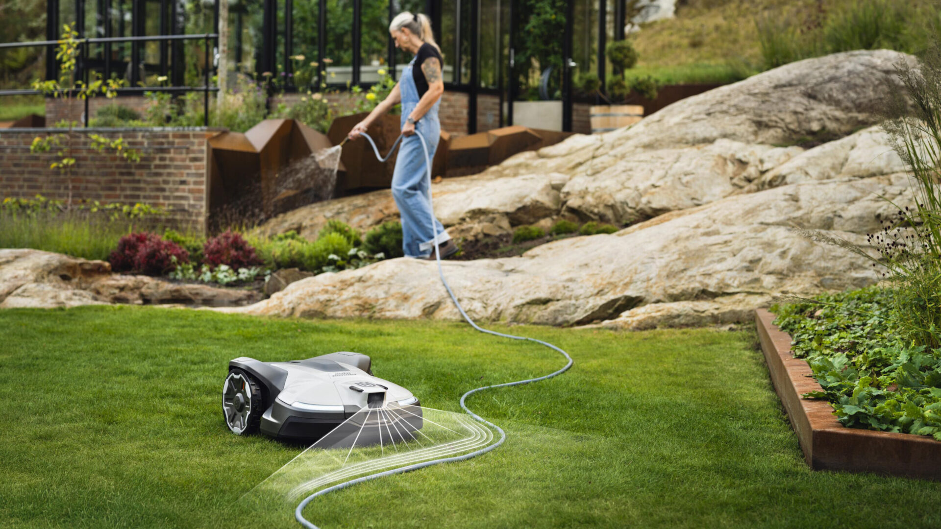 Husqvarna Automower NERA: Robotplæneklipperen ser om natten