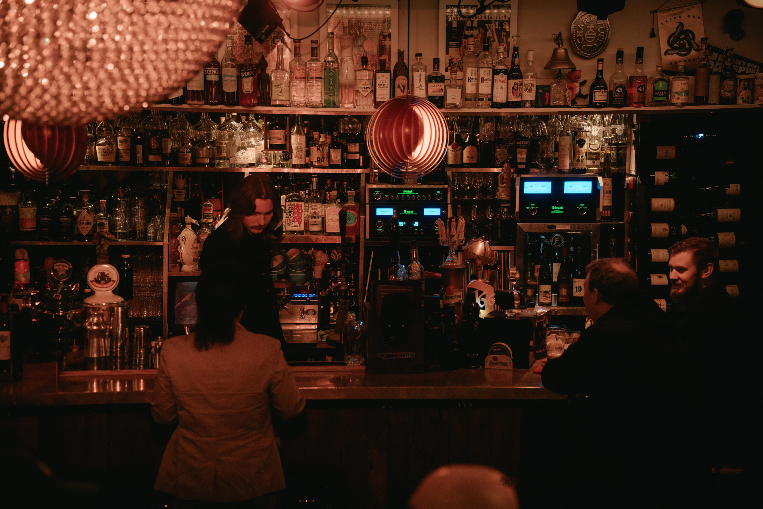 Jazz kissa med McIntosh 1 Moskus McIntosh 50 scaled