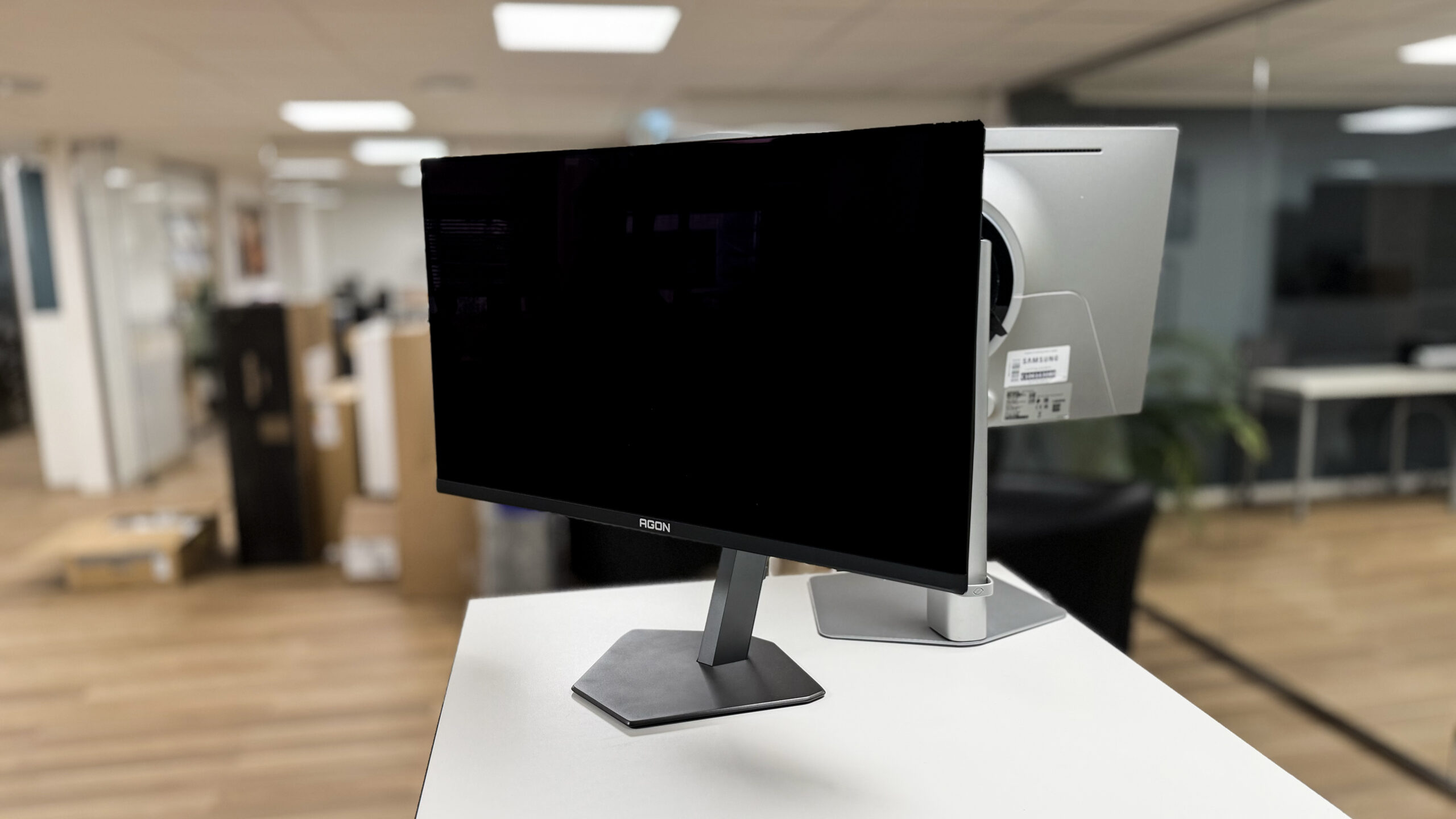 To 27" 4K QD-OLED gamingskærme 1 Samsung G81SF 27 vs AOC AGON Pro AG276UZD det geirnordby