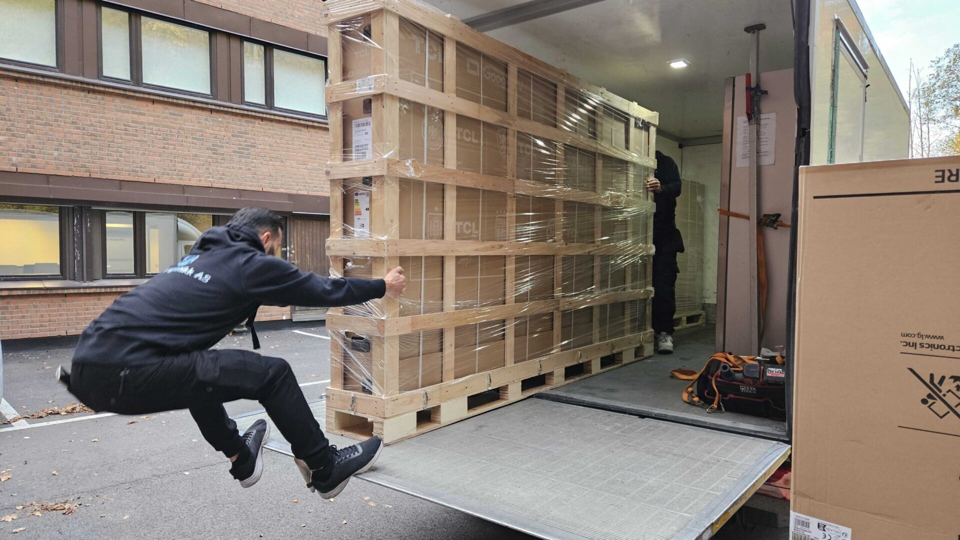 Nu på testbænken: TCL 115C7K og 98MQLED75K