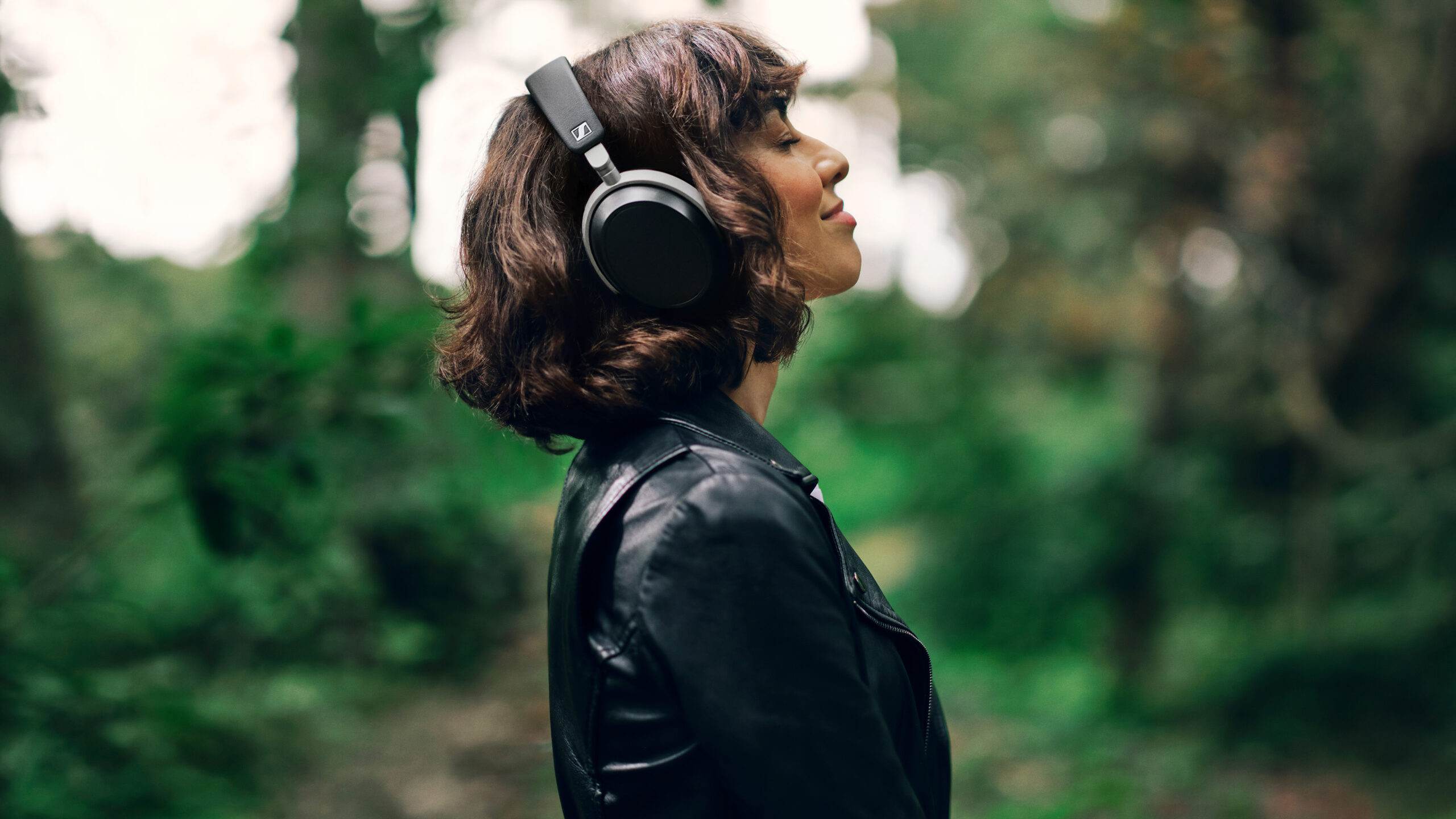 Sennheiser HDB 630 1 sennheiser HDB_630_lifestyle