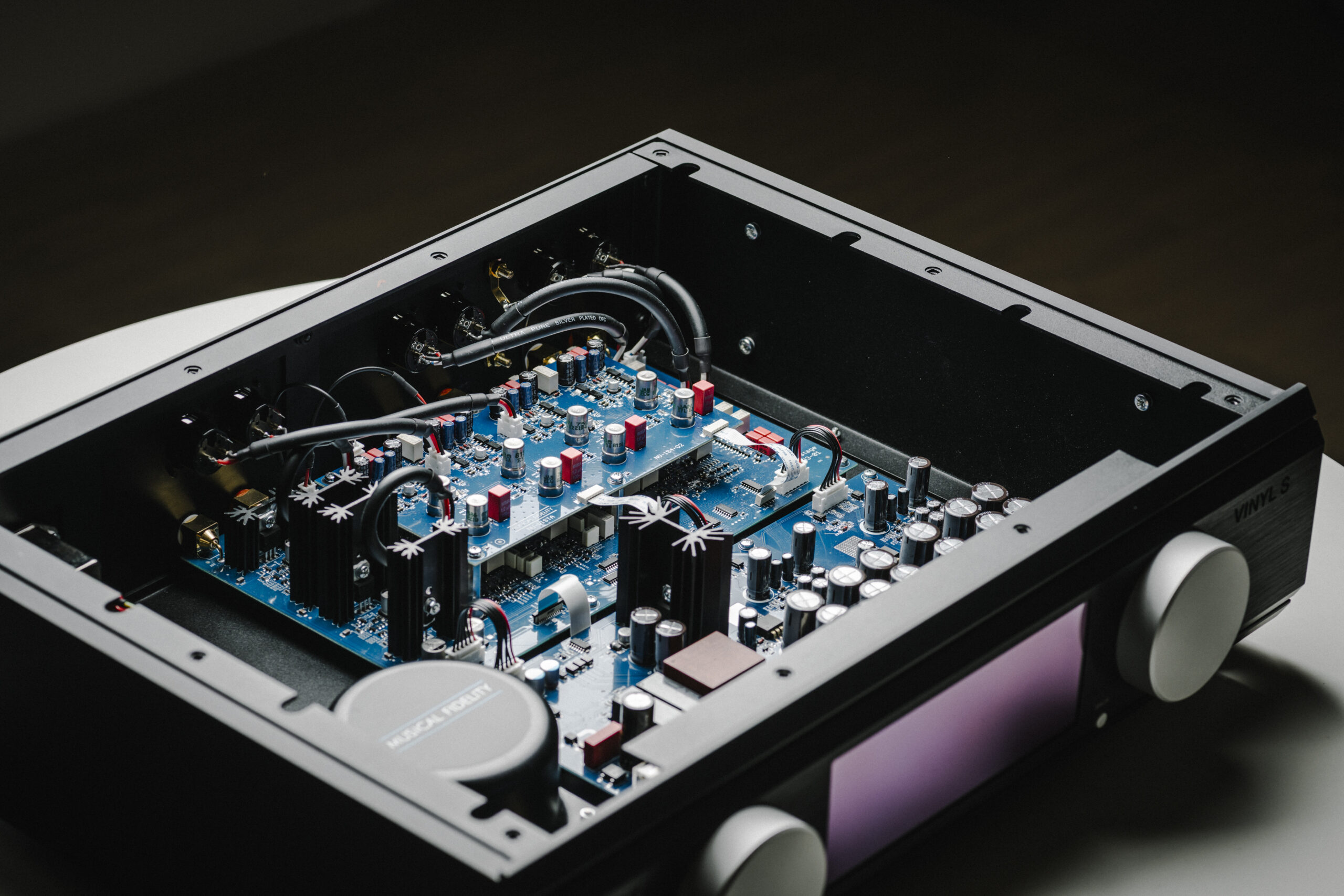 Musical Fidelity NU-VISTA Vinyl S lanceret 1 Nu Vista Vinyl S Black inside 2 scaled