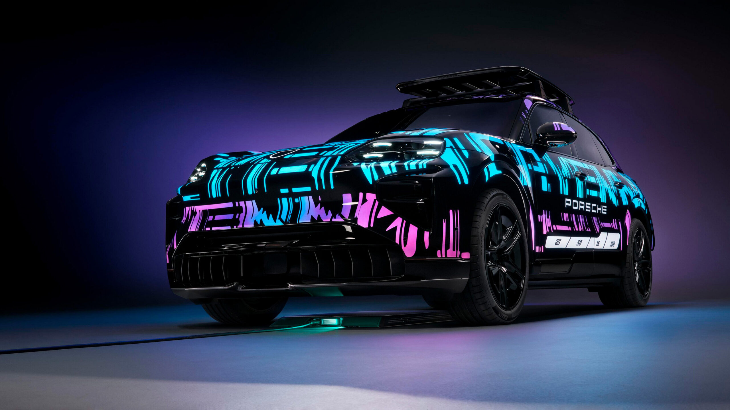 Porsche Cayenne Electric oplades trådløst 1 Porsche Cayenne wireless charging 2