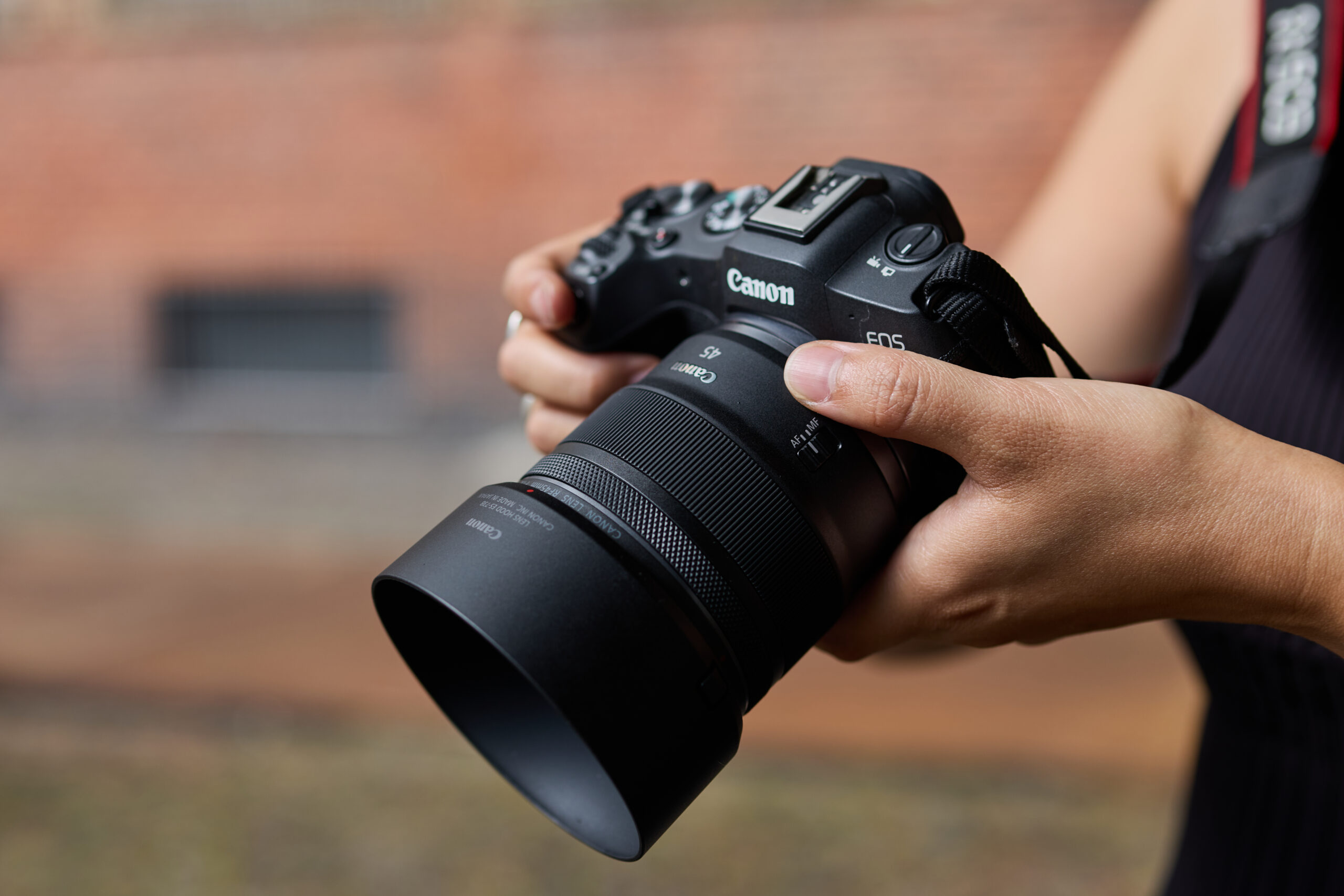 Canon EOS R6 Mark III lanceret 7 RF 45MM F1.2 STM Lifestyle 075A6623 scaled