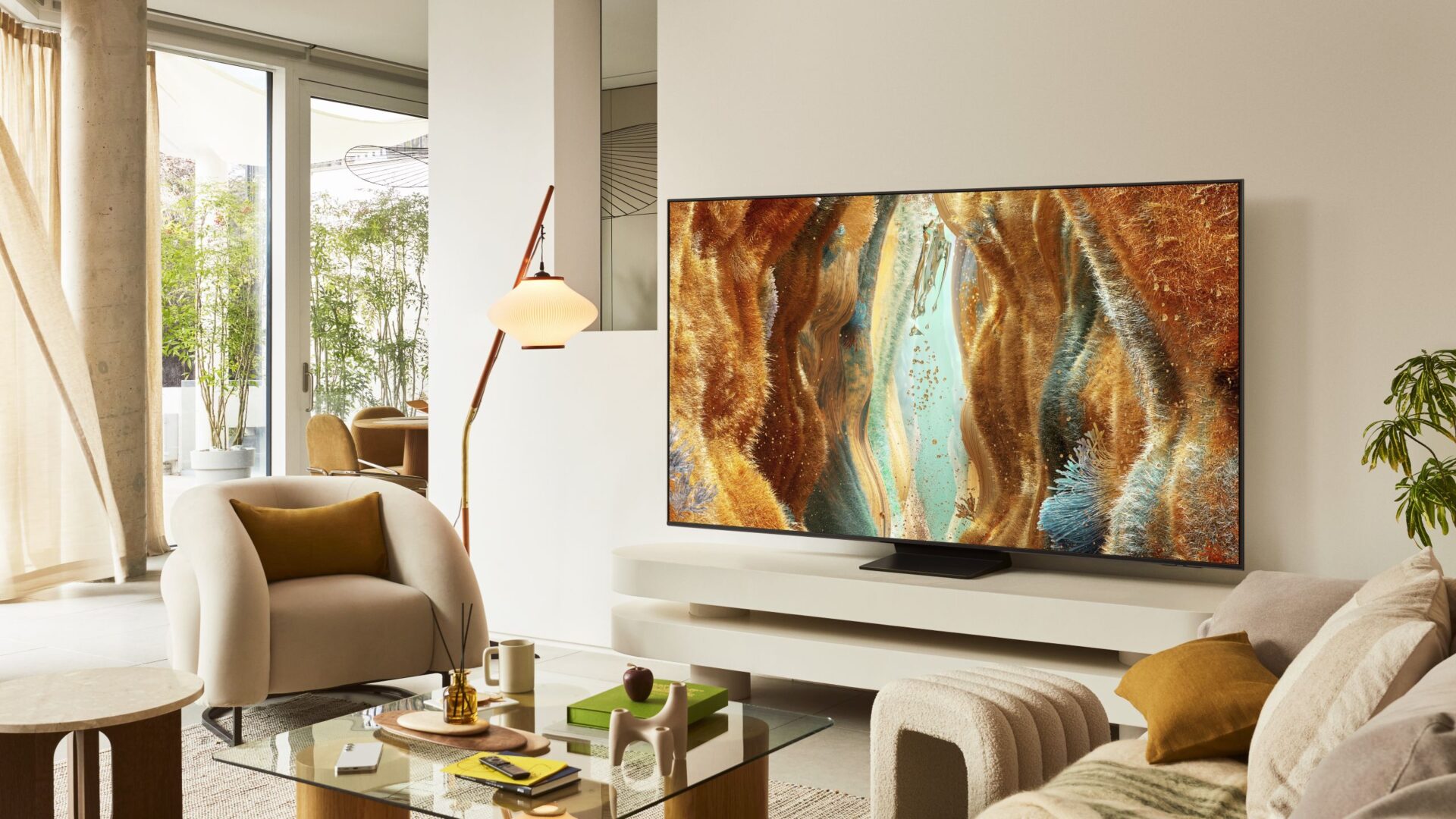 Samsung QN70F PERS STAND BeautyShot 19082 R2