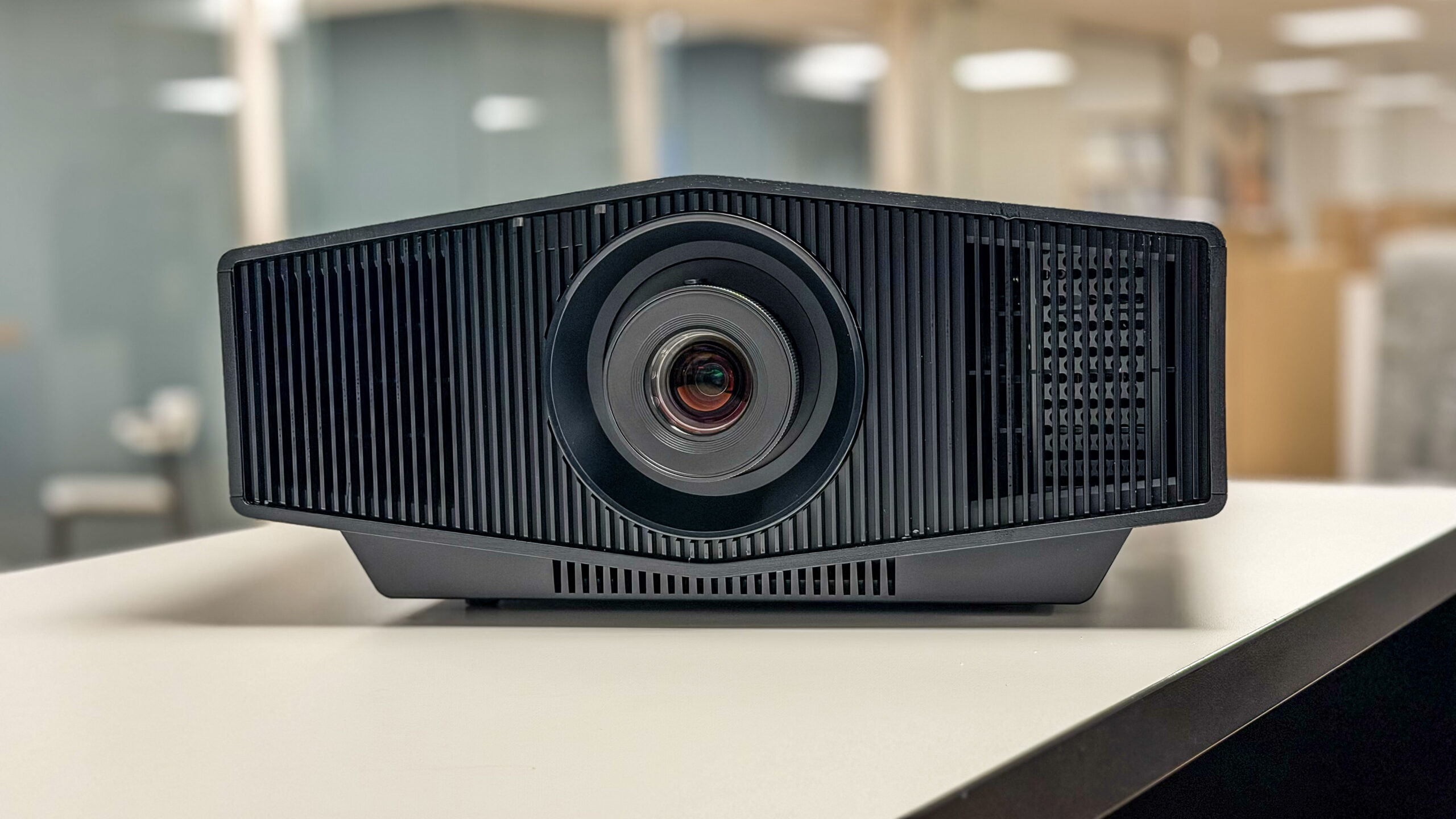 Sony Bravia Projector 7 (VPL-XW5100ES) 4 Sony Bravia Projector 7 - front - geirnordby