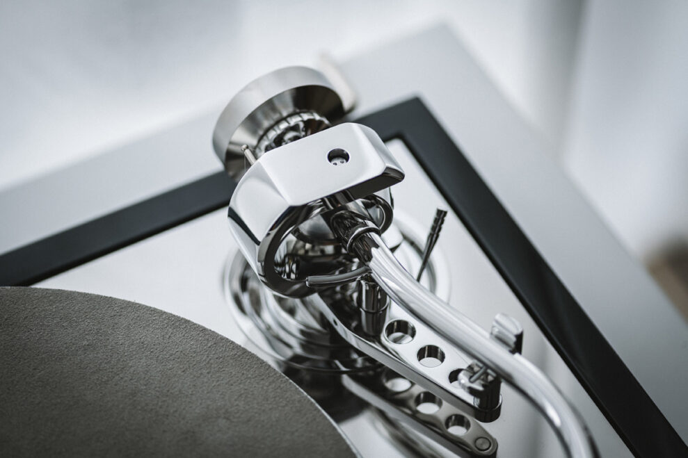 Pro-Ject The Classic Reference 4 The Classic Reference Piano Silver lifestyle 05