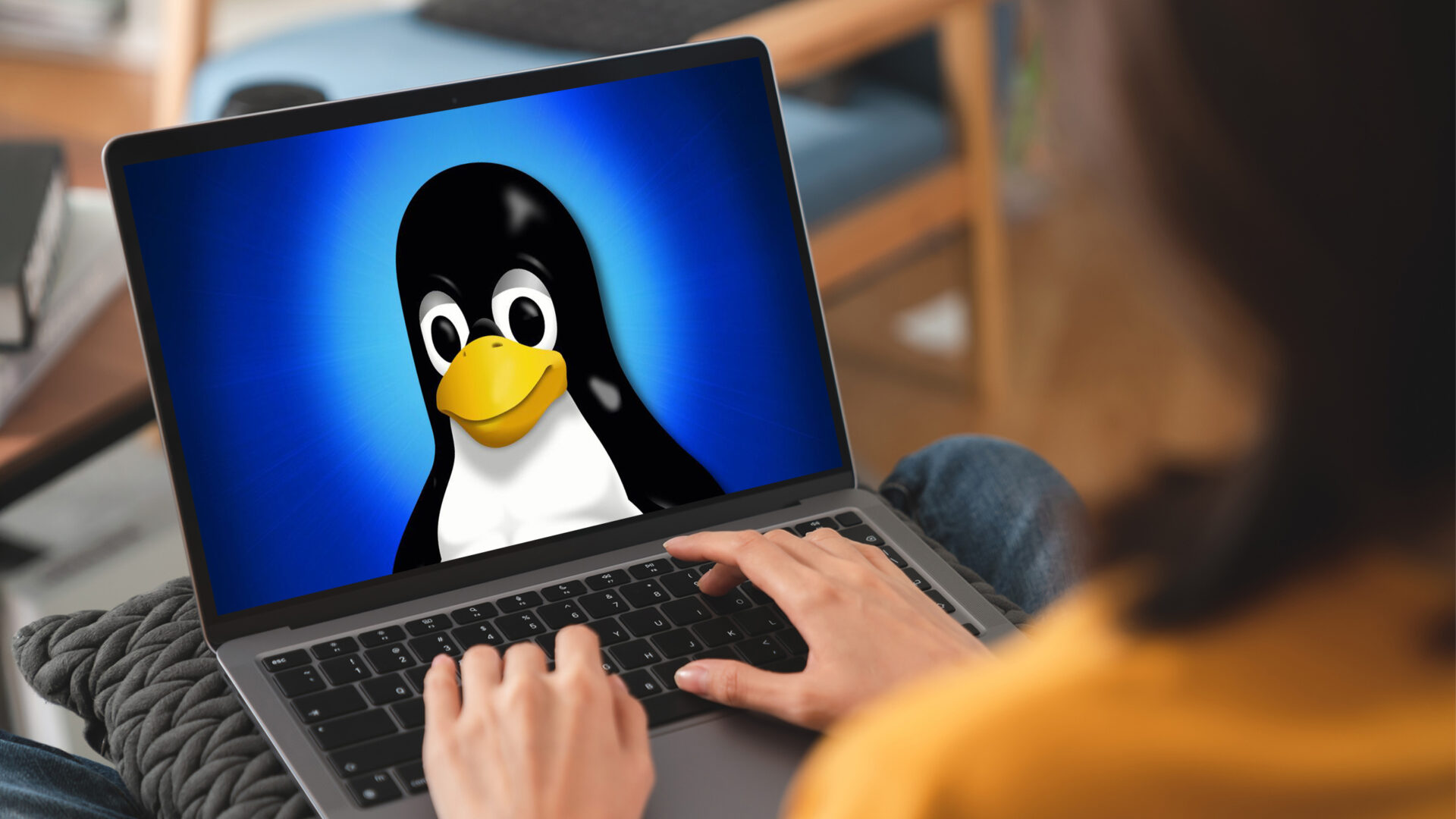 Flugten fra Windows 10: Her er pingvinen, der redder din PC fra skrotpladsen