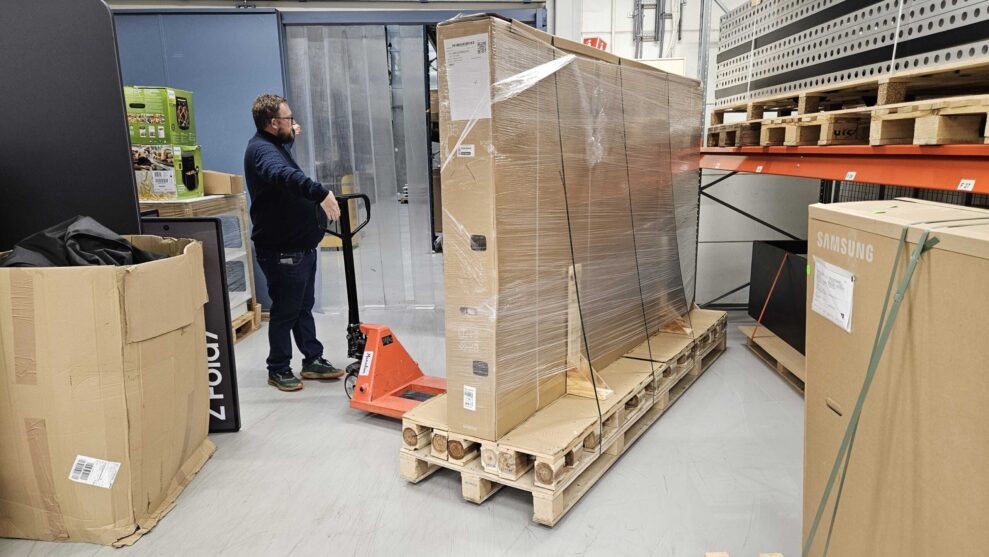 Samsung-115MR95F-Micro-RGB-test-22-scaled Samsung-115MR95F-Micro-RGB-test-22-scaled