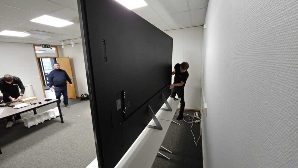 Samsung-115MR95F-Micro-RGB-test-4-scaled Samsung-115MR95F-Micro-RGB-test-4-scaled