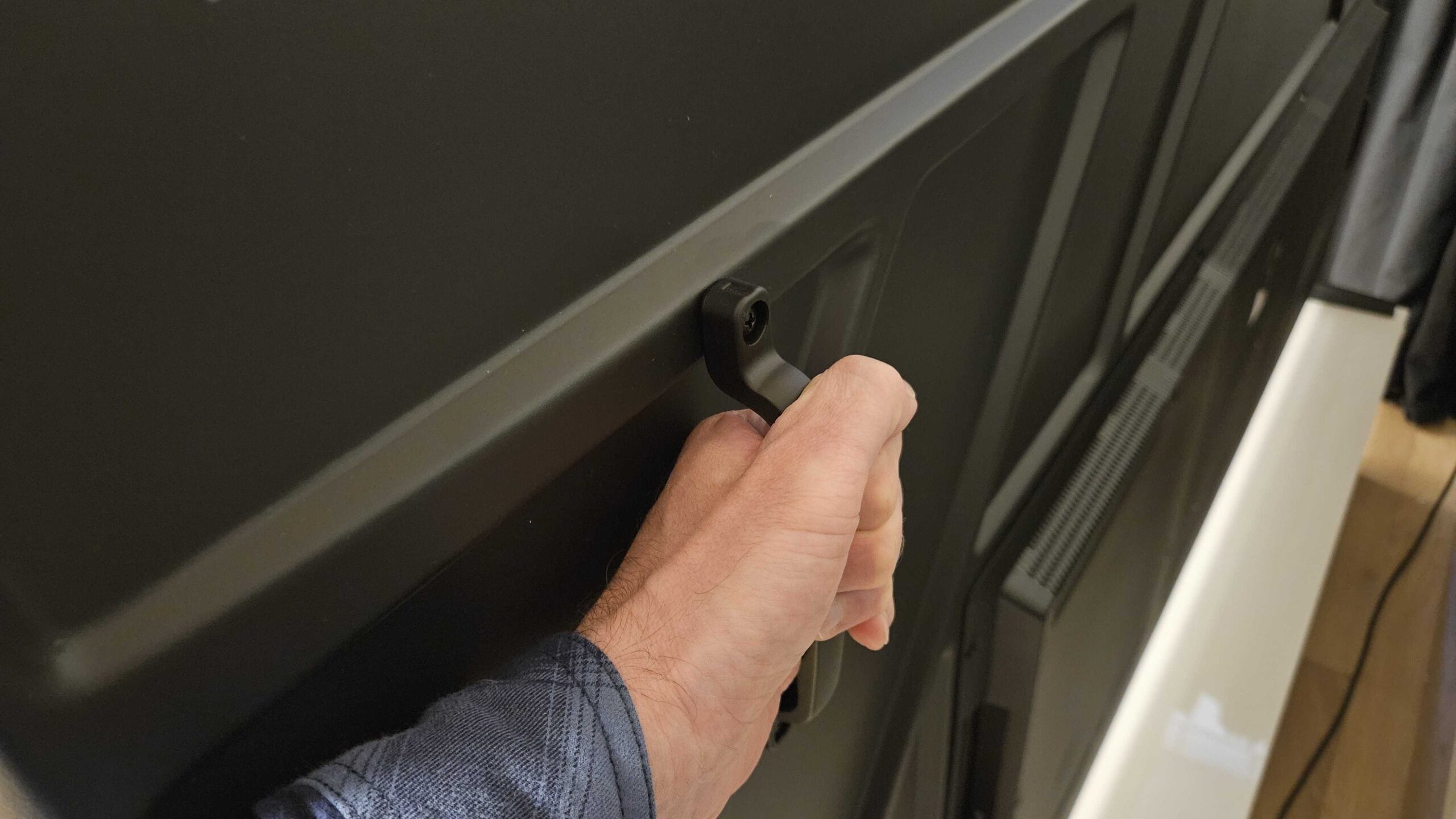 Tips til montering af et stort TV 3 Thomson 100QG7S14 test review 6 scaled