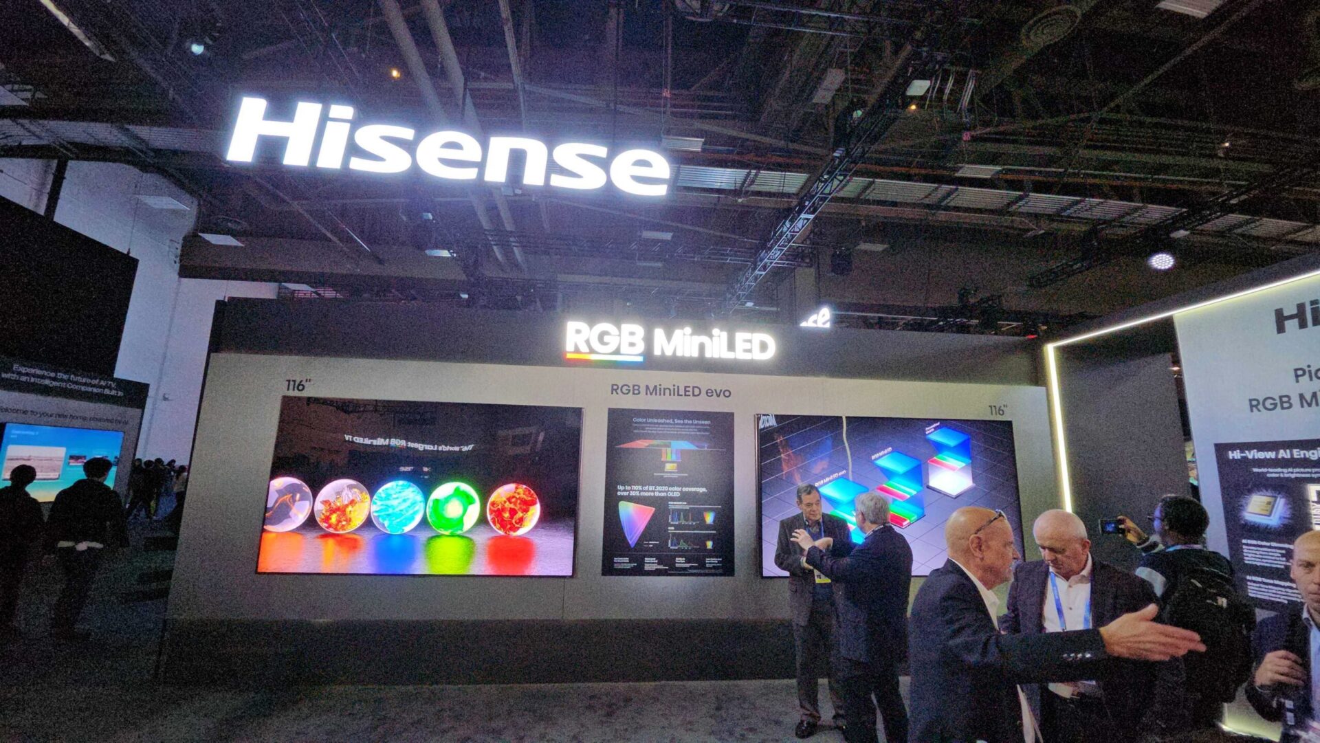CES 2026: Hisense UXS er et nyt RGB MiniLED evo-TV med fire farver i baggrundsbelysningen