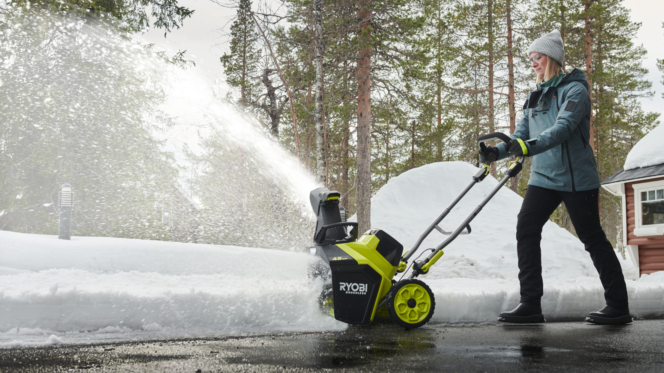 Ryobi RY18STX45A lifestyle