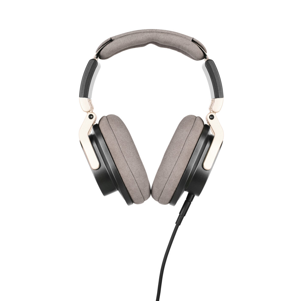 TheArranger front white 6000px