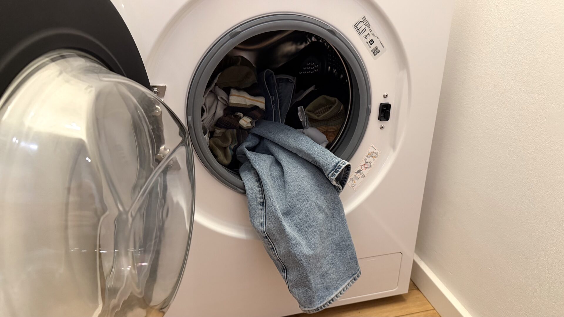 LG 8 kg / 5 kg Direct Drive Washer Dryer (W4X1085NWB)