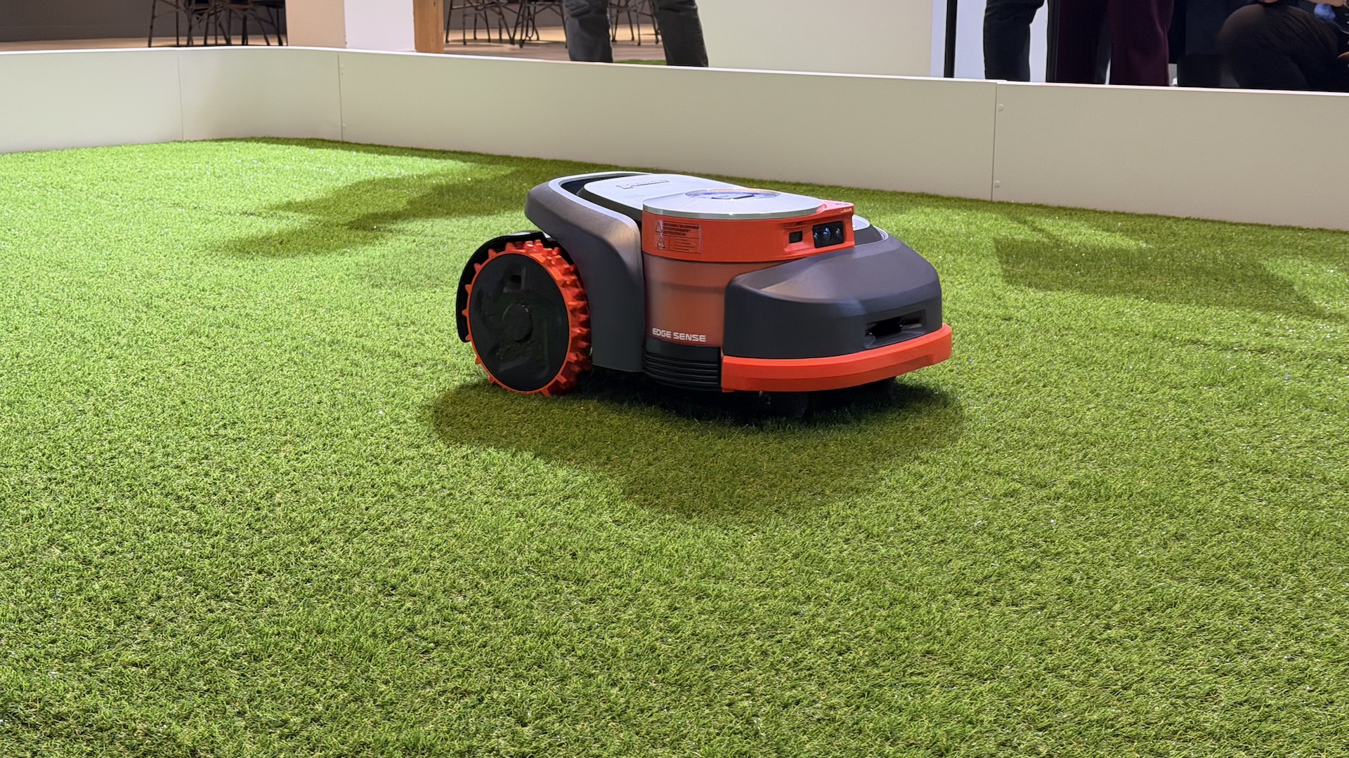 Navimows nye robotplæneklippere lover at passe bedre på din græsplæne 1 NavimowH2