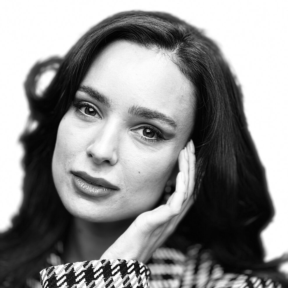 iphone 17 pro max_9_bw_portrait iphone 17 pro max_9_bw_portrait