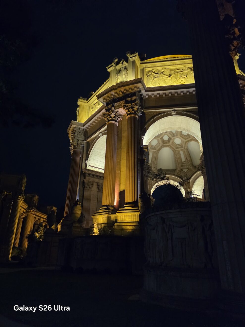 Galaxy-S26-Ultra-night-web