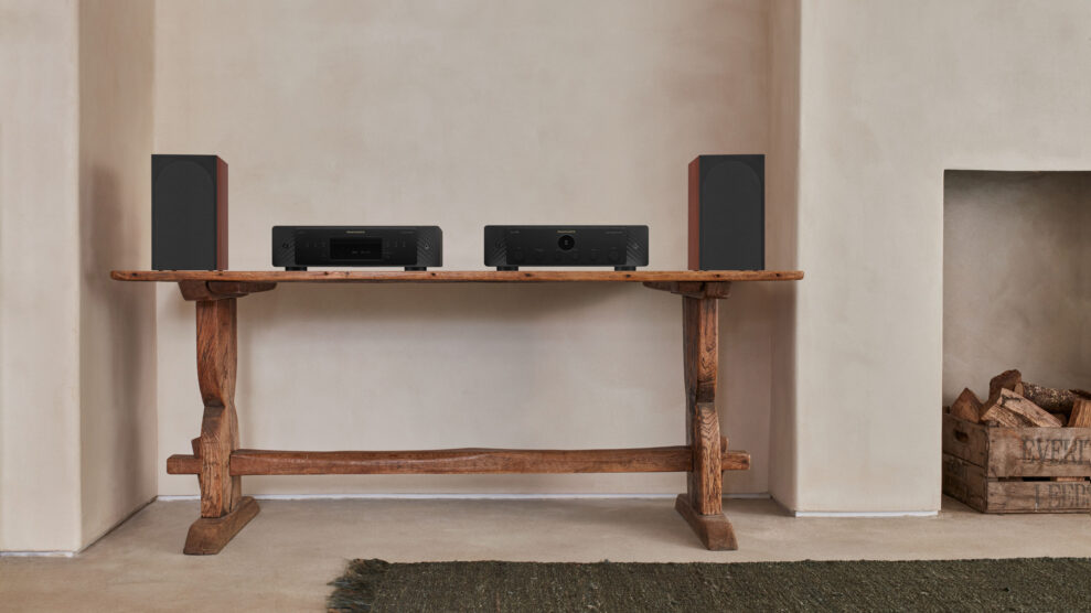 High--B&W - 707 Prestige Edition Santos Gloss - Lifestyle 2