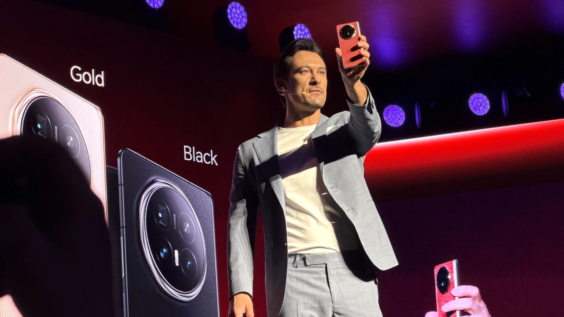 MWC 2026: Honor Magic V6 får det hidtil største batteri i en foldbar smartphone