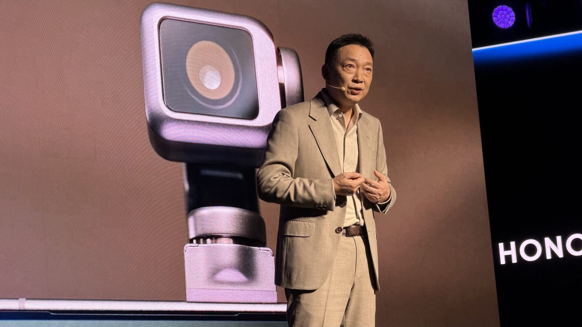 MWC 2026: Honor viser smartphone med AI-styret robotkamera