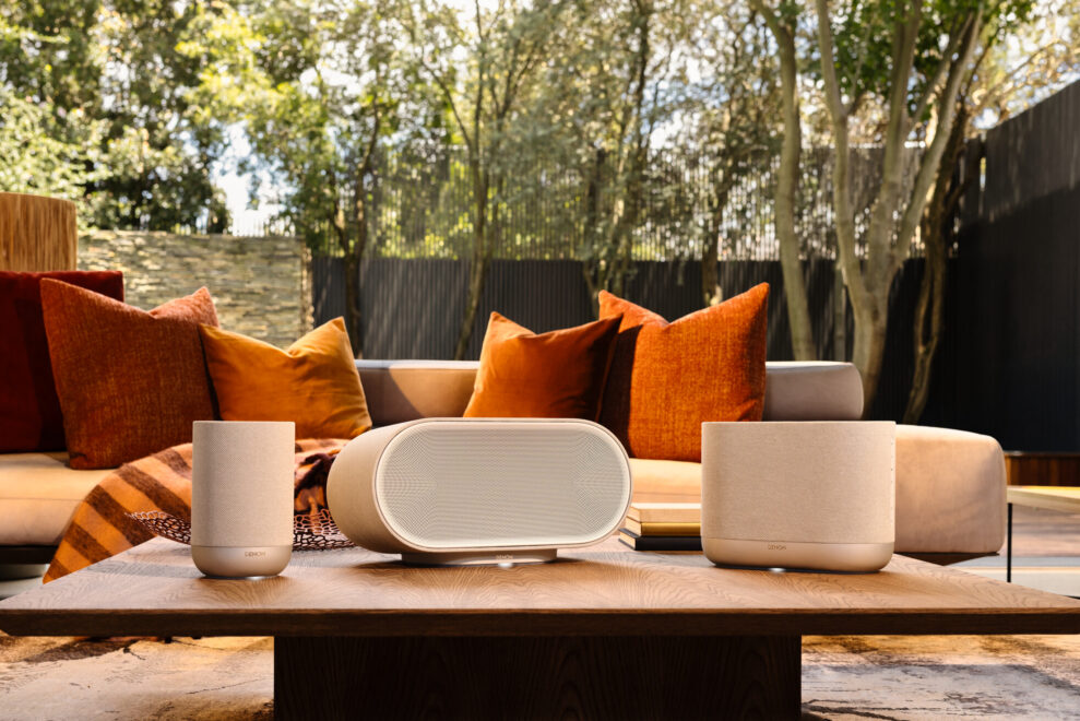 Denon Home 600 1 Low Denon Home 200 400 600 White Lifestyle 06