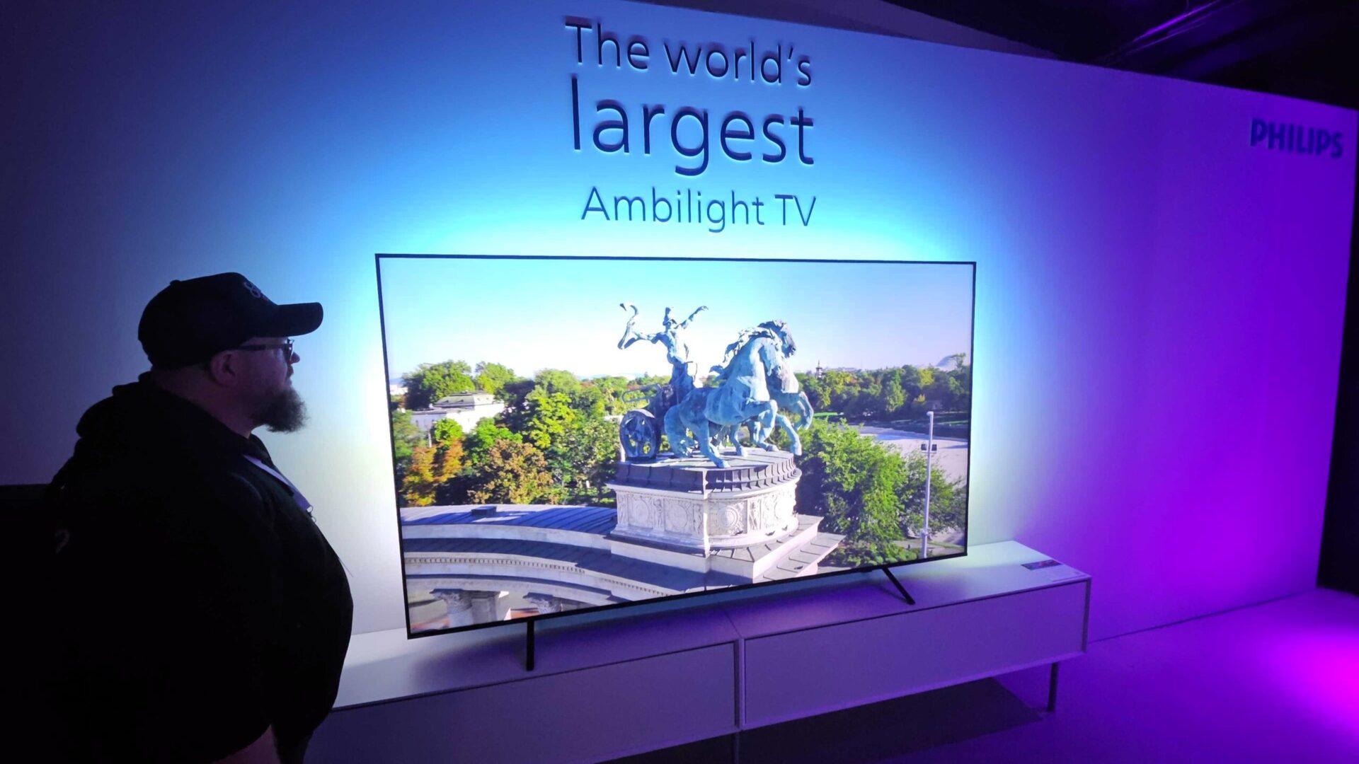 Philips lancerer deres første RGB Mini-LED og QLED-TV i op til 100 tommer