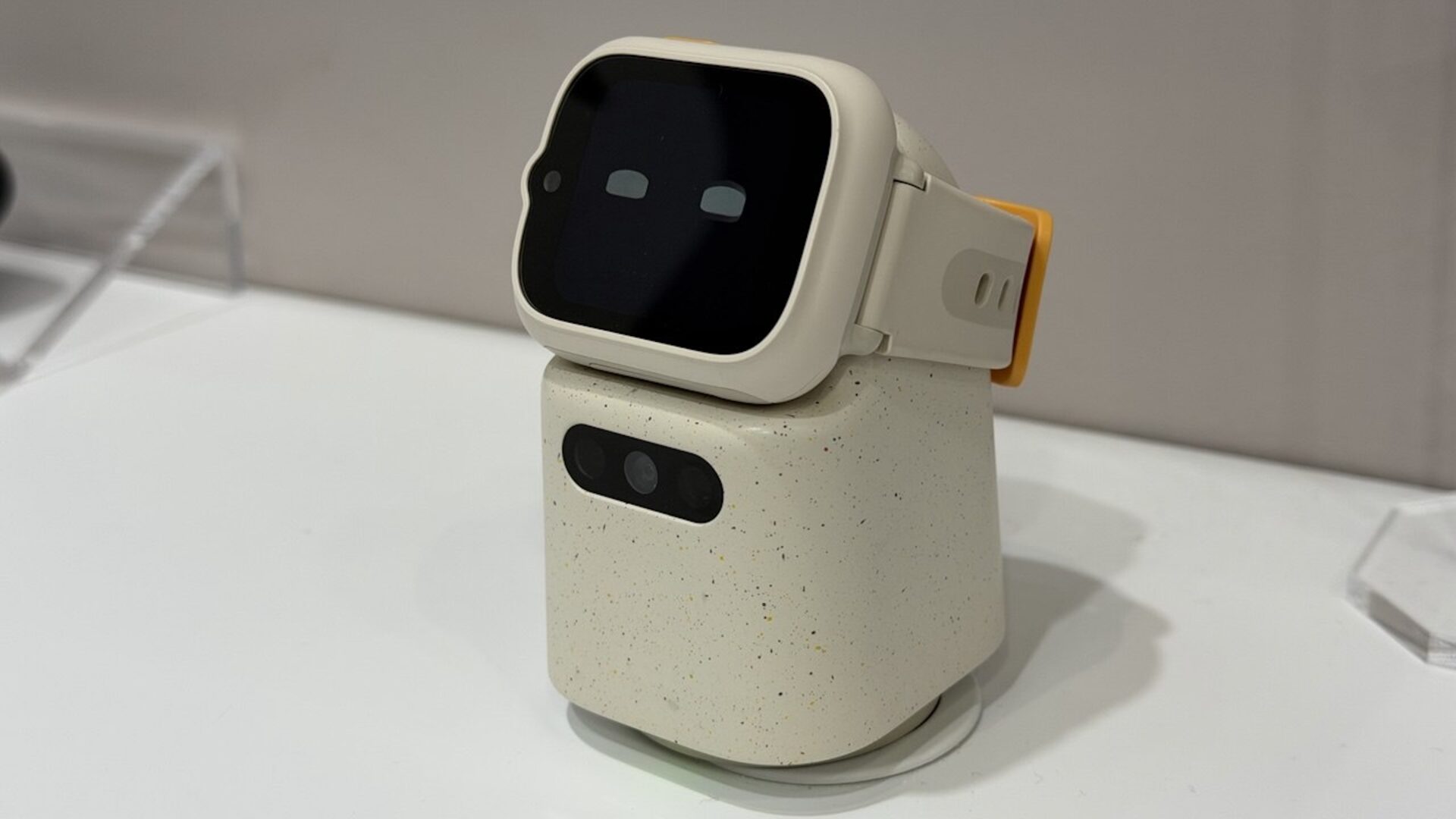 MWC 2026: TCL satser på øjnene og børnene