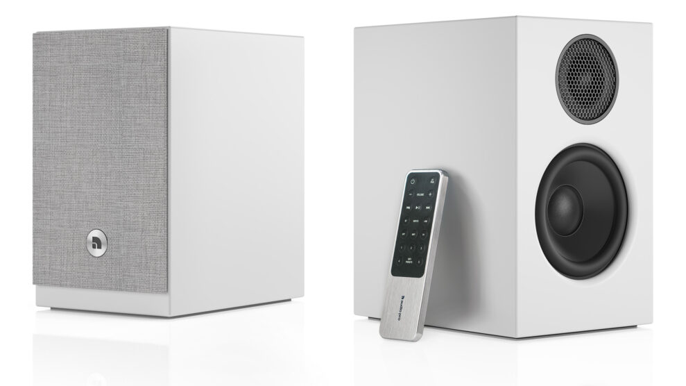 wireless-multiroom-speaker-A28-W-white-angle1-remote3-airplay2-google-cast-chromecast-AudioPro wireless-multiroom-speaker-A28-W-white-angle1-remote3-airplay2-google-cast-chromecast-AudioPro