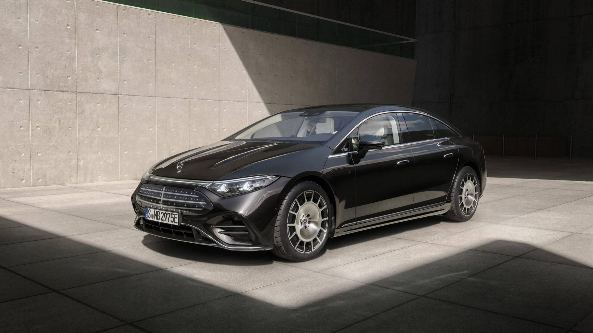 Den nye EQS: Næsten 1.000 km rækkevidde og lynhurtig opladning