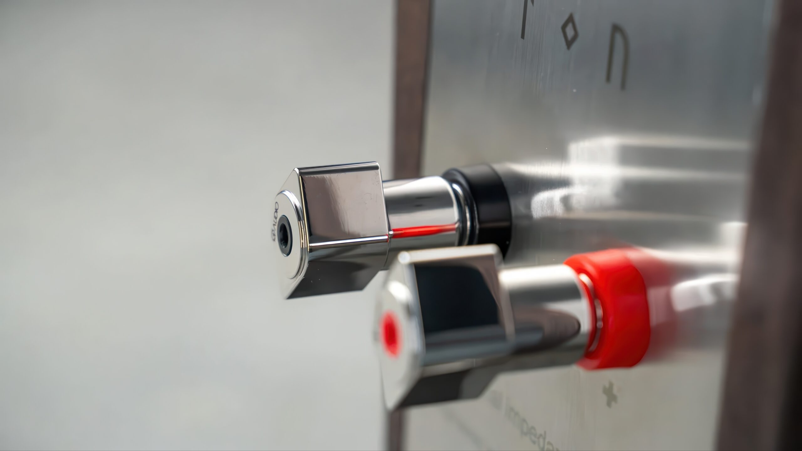 O Audio YMIR terminals