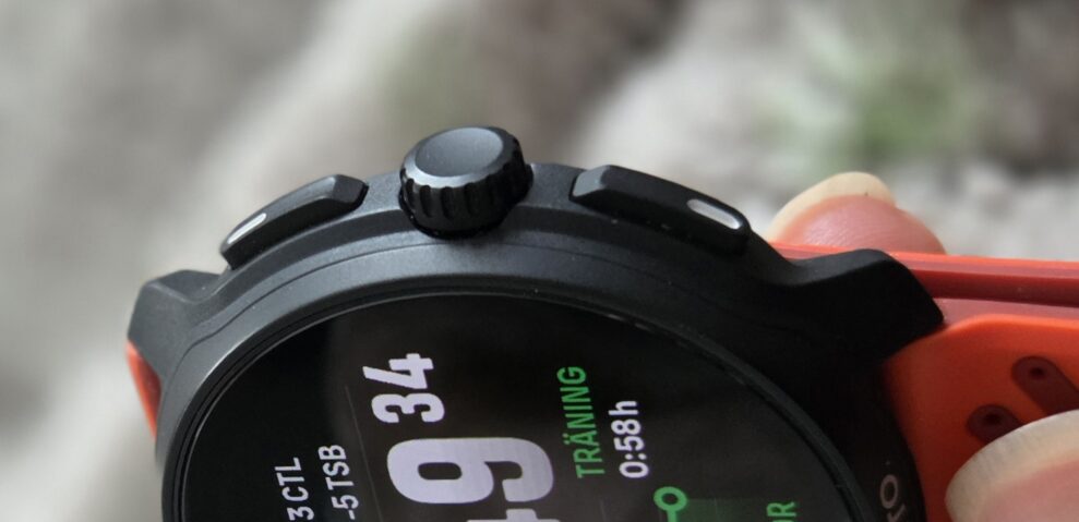 Sådan vælger du det rigtige smartwatch til træning 5 Suunto Race 2 Knappar 989x479 1