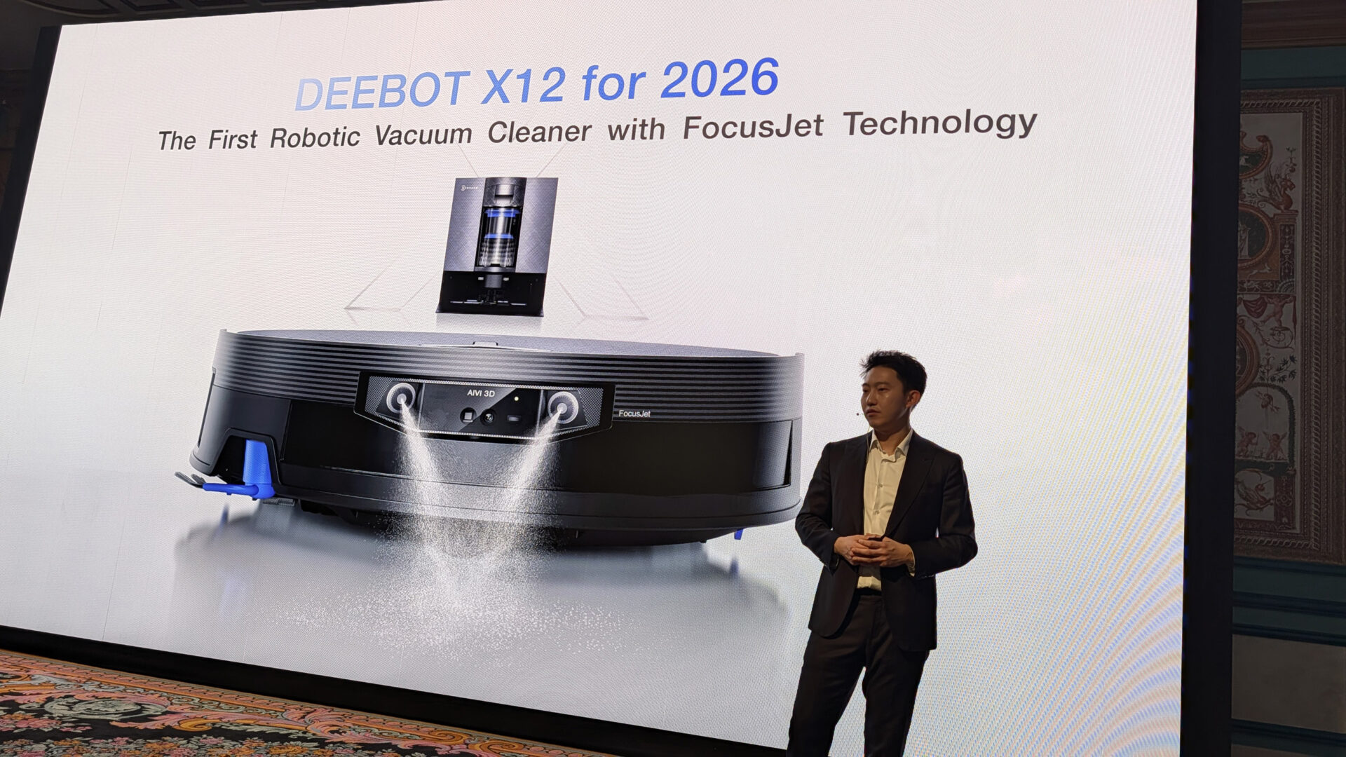 Ecovacs Deebot X12: Ny robotstøvsuger spuler genstridige pletter væk